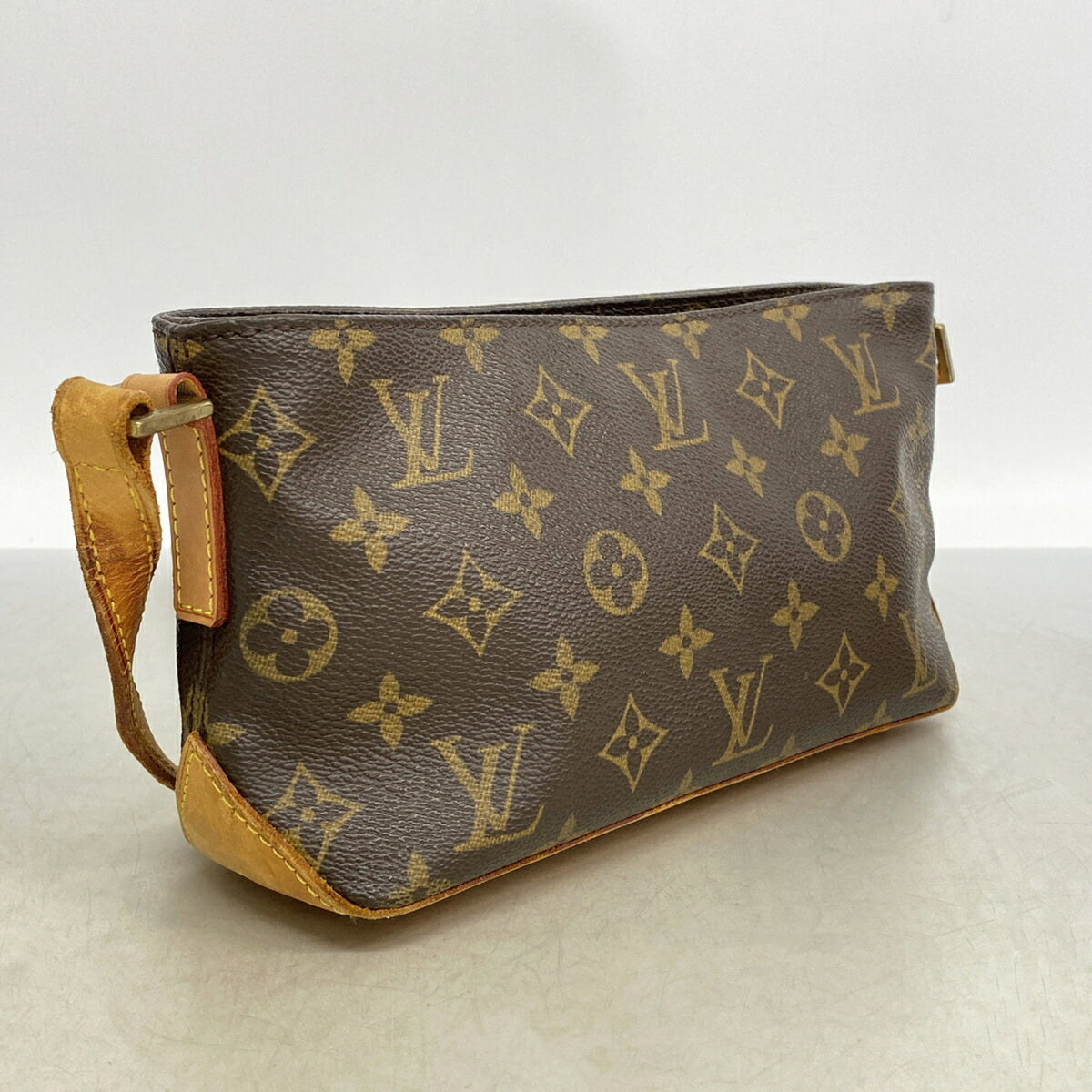 Louis Vuitton Brown Shoulder Bag (Pre-Owned)