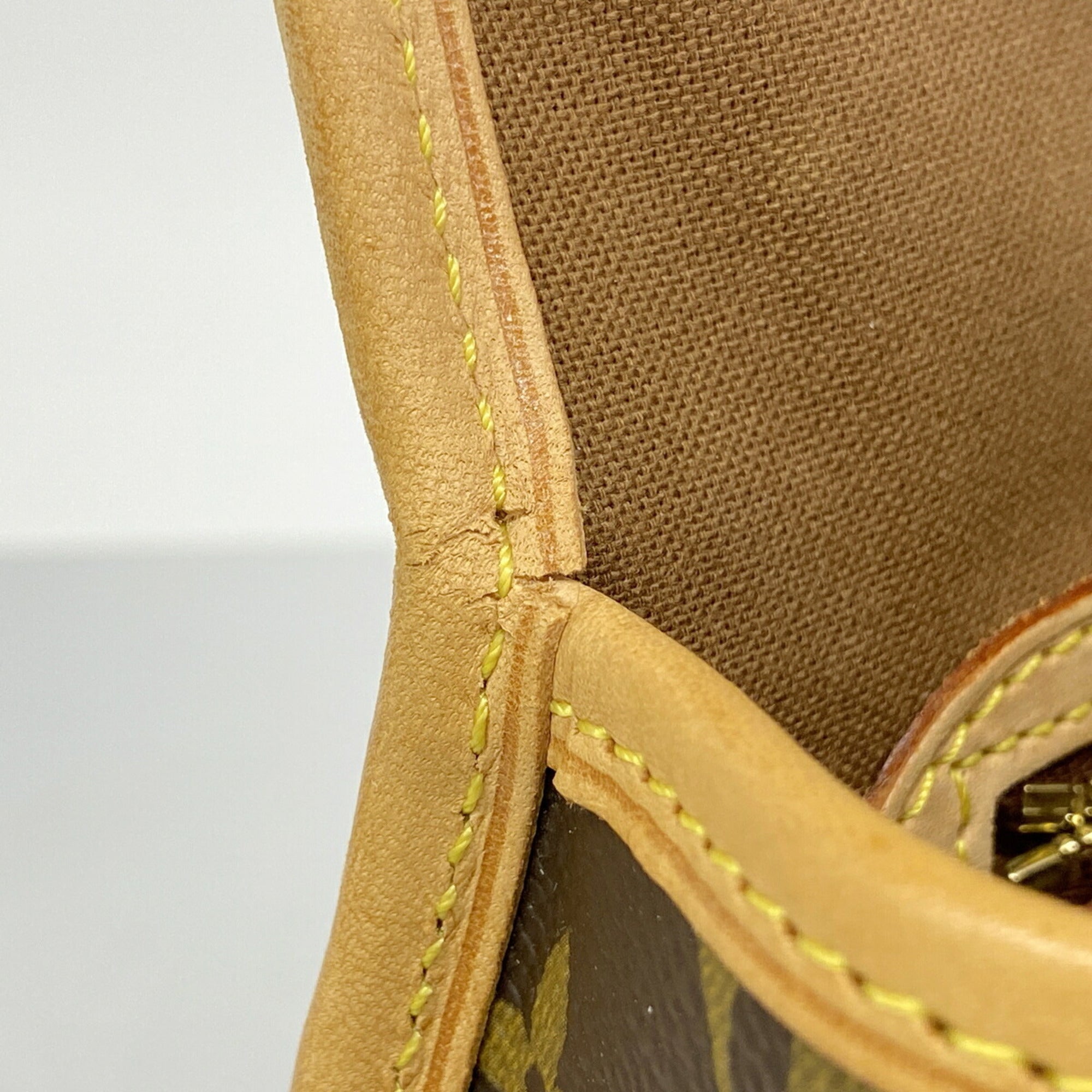 Louis Vuitton Brown Shoulder Bag (Pre-Owned)