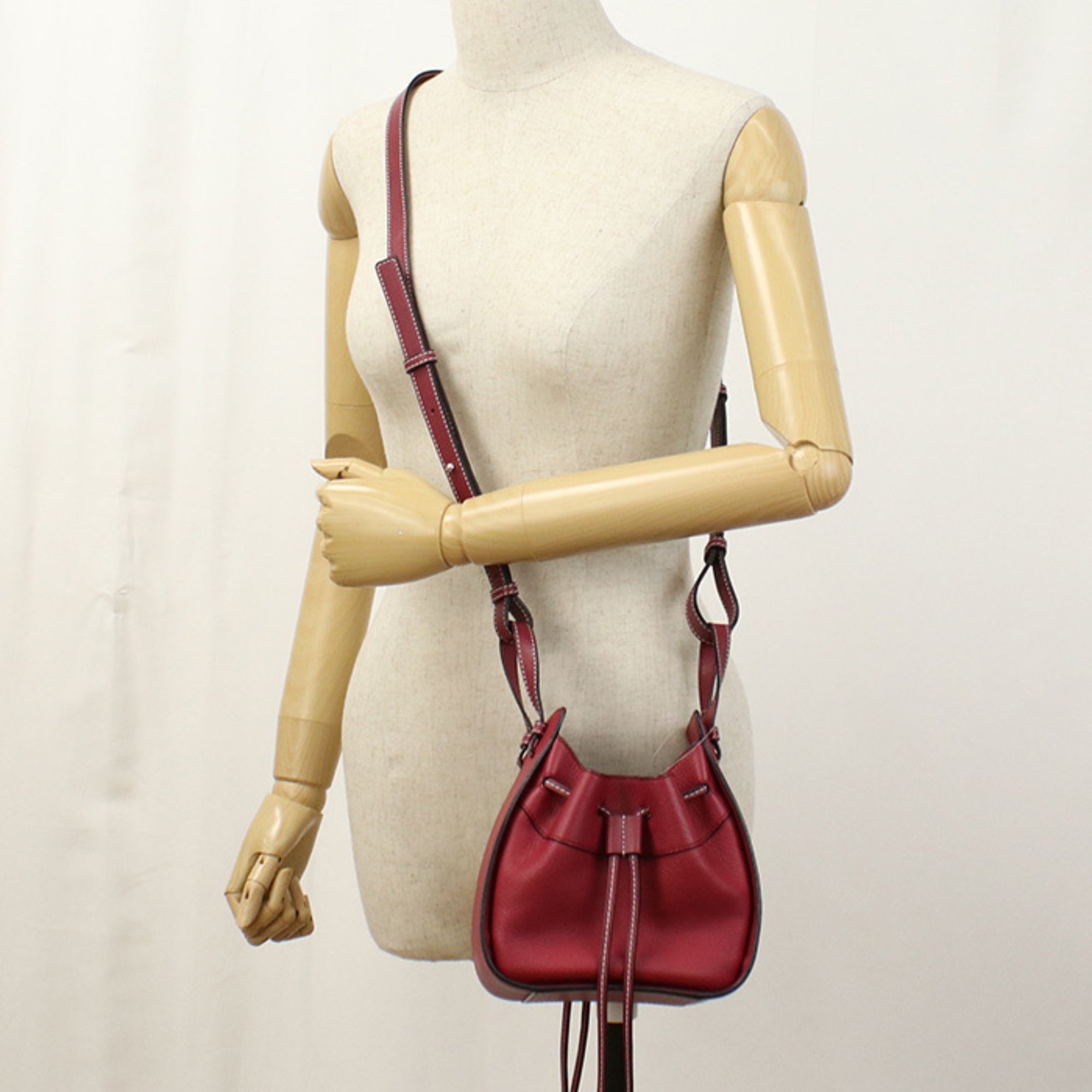 Loewe Red Color Leather Shoulder Bag (Pre-Owned)
