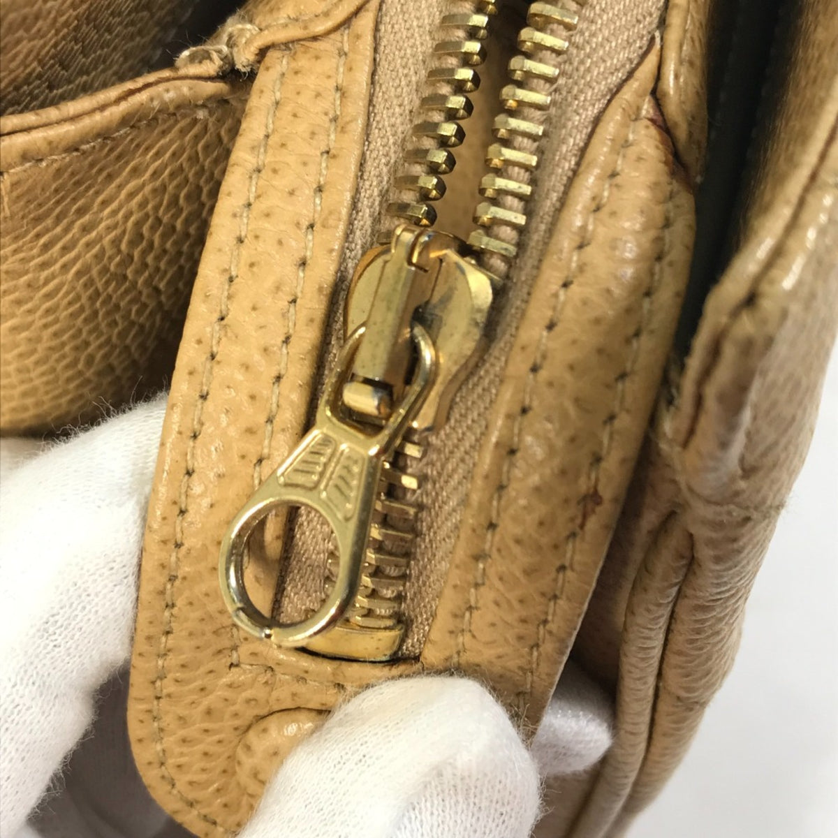 Chanel Beige Leather Handbag (Pre-Owned)