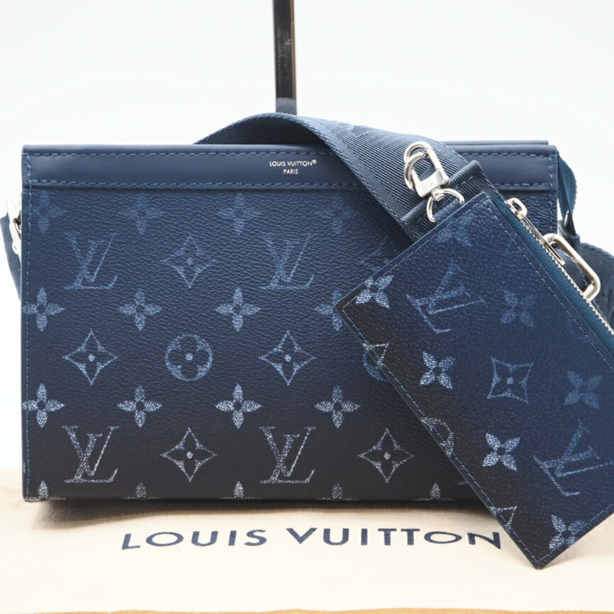 Louis Vuitton Blue Navy Coated Canvas Shoulder Bag (Pre-Owned)