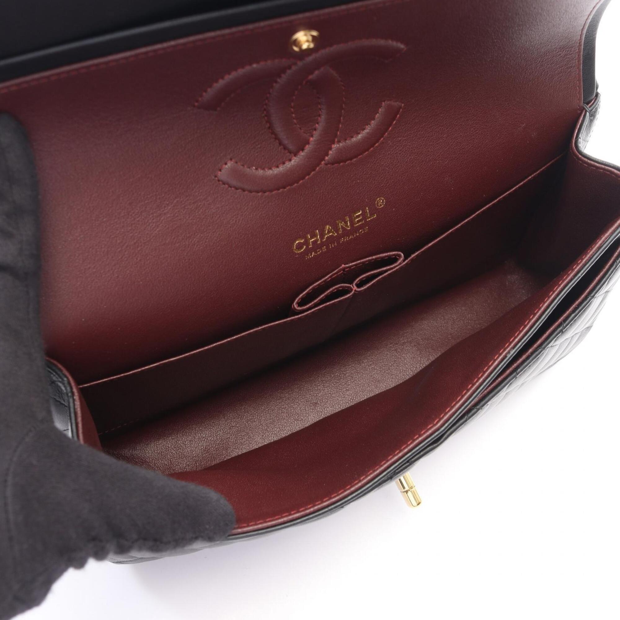 Chanel Black Leather Handbag Shoulder Bag (Pre-Owned)