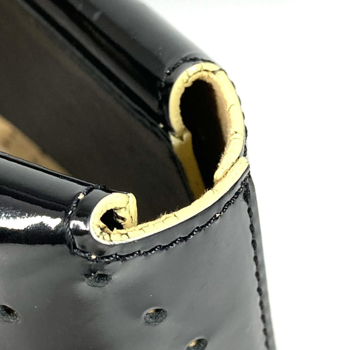 Chanel Black Leather Handbag (Pre-Owned)