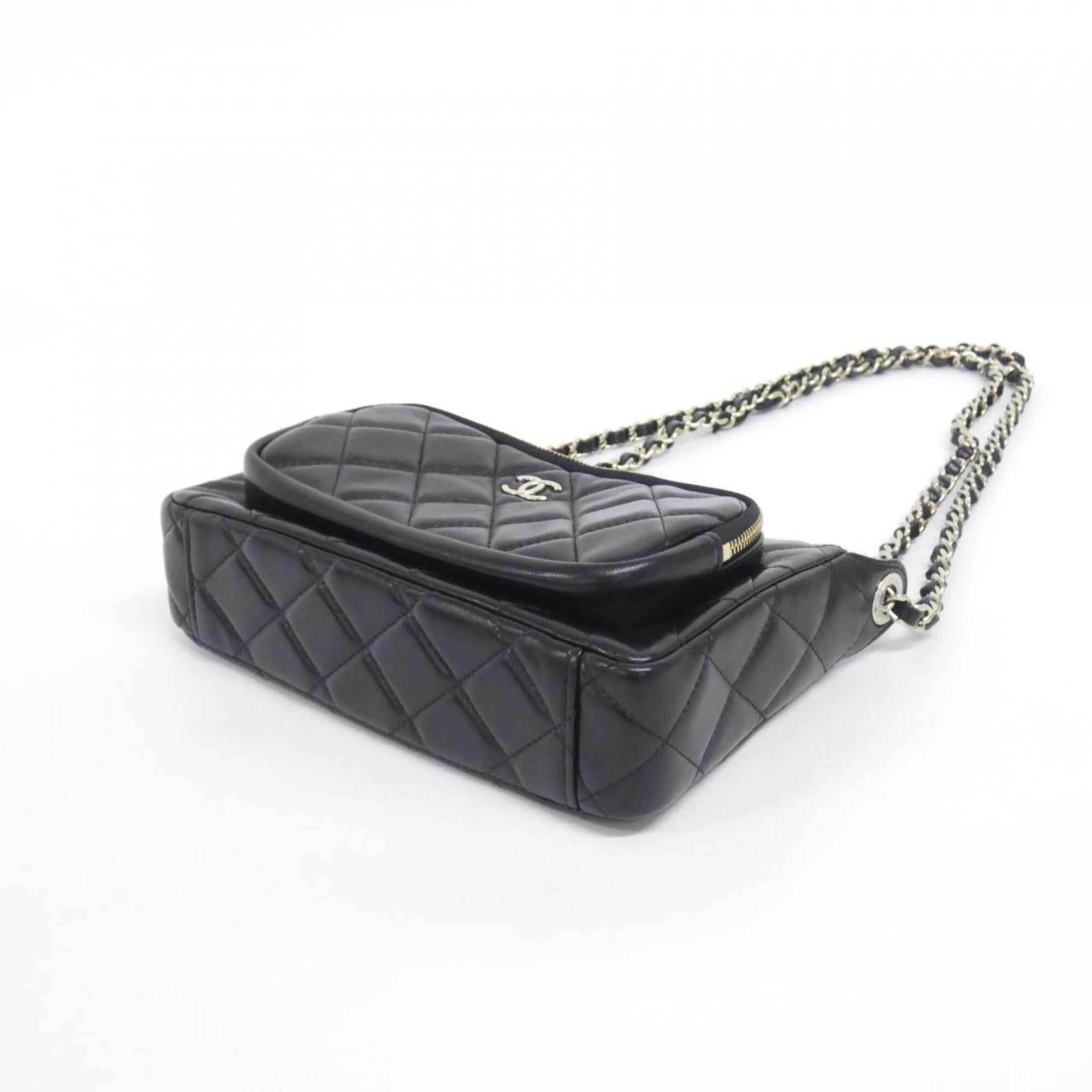 Chanel Black Leather Shoulder Bag (Pre-Owned)