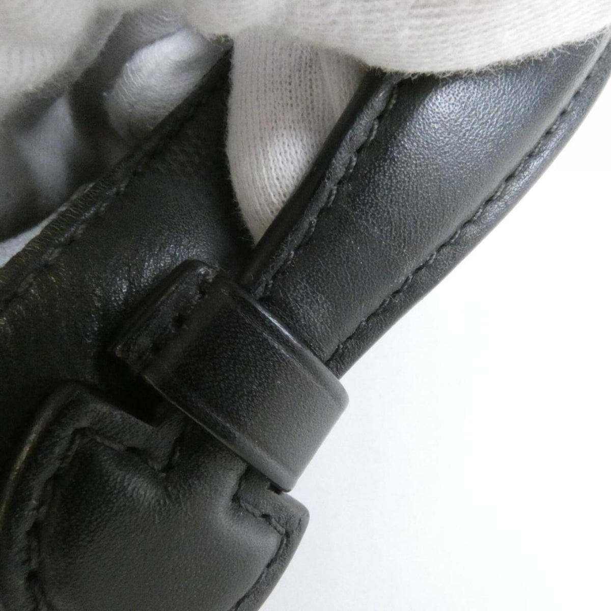 Louis Vuitton Black Leather Shoulder Bag (Pre-Owned)