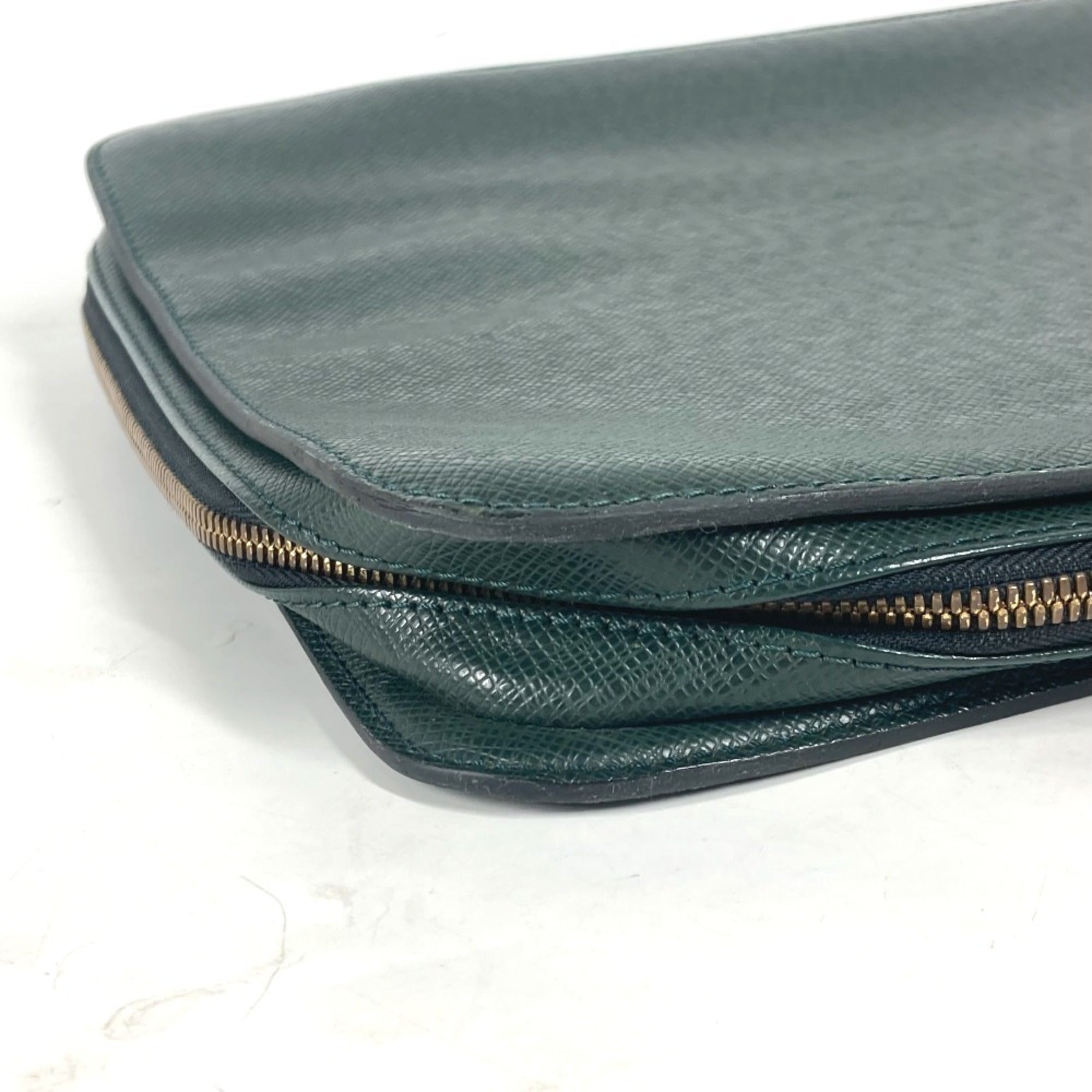 Louis Vuitton Episea Green Taiga Leather Briefcase Handbag (Pre-Owned)