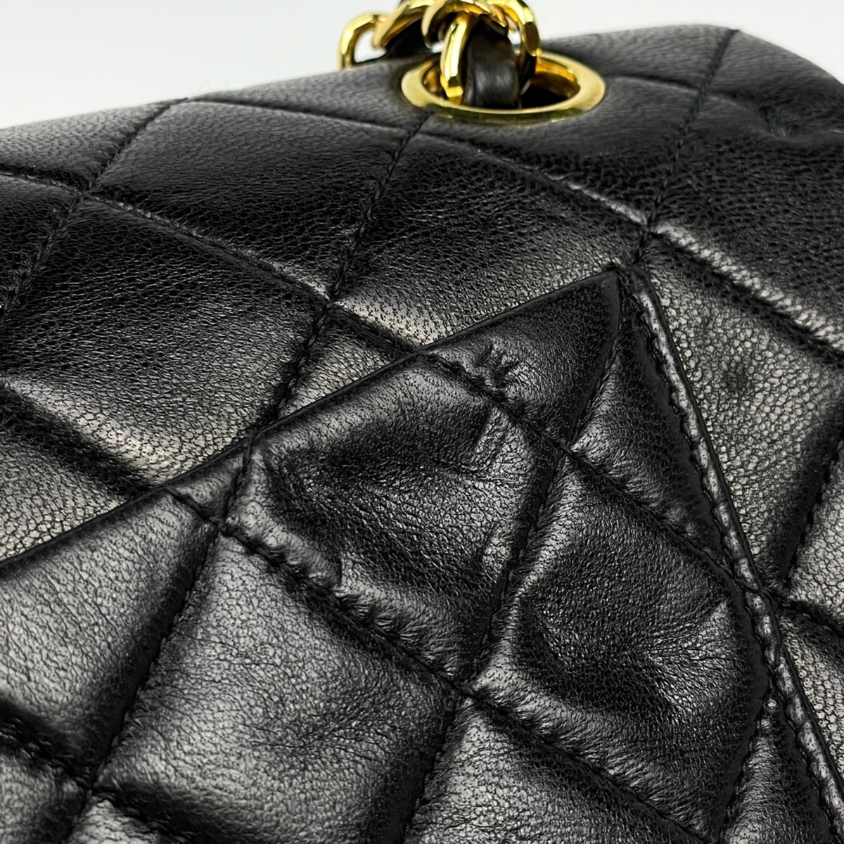 Chanel Matelasse Black Leather Shoulder Bag (Pre-Owned)