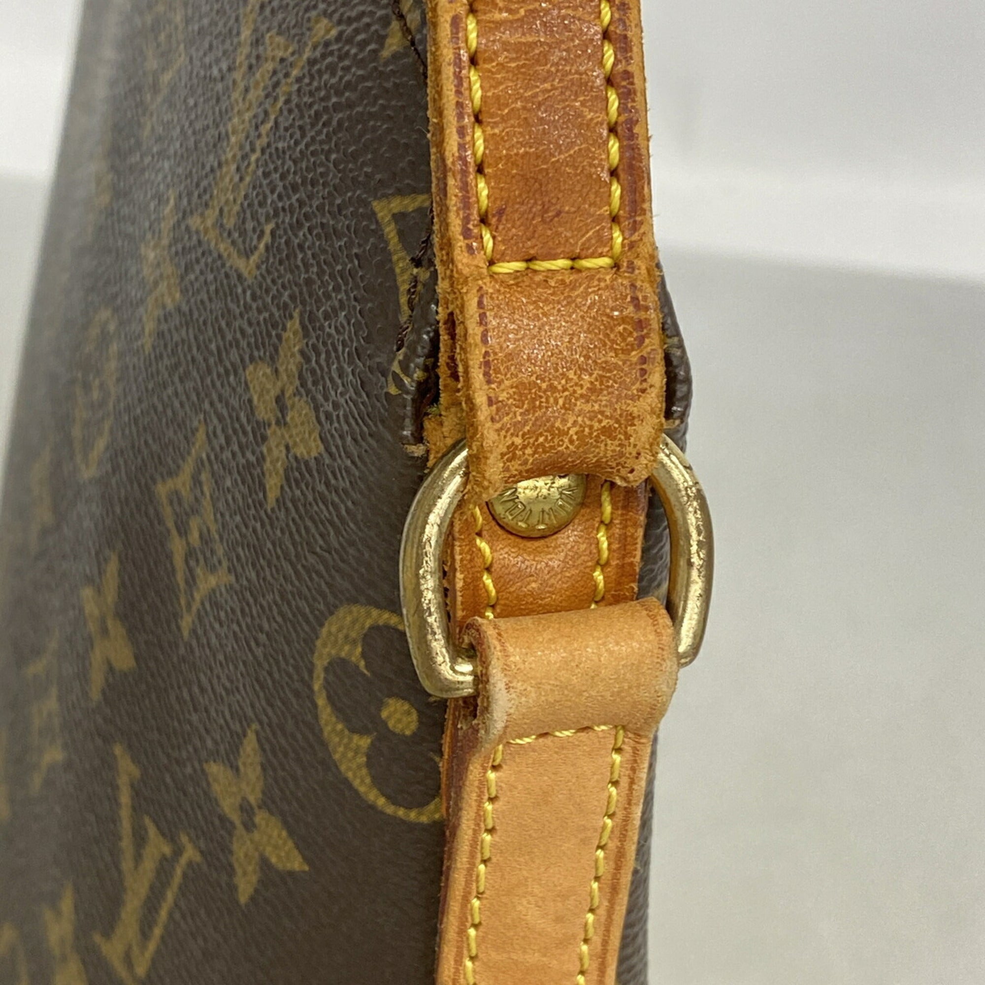 Louis Vuitton Brown Shoulder Bag (Pre-Owned)