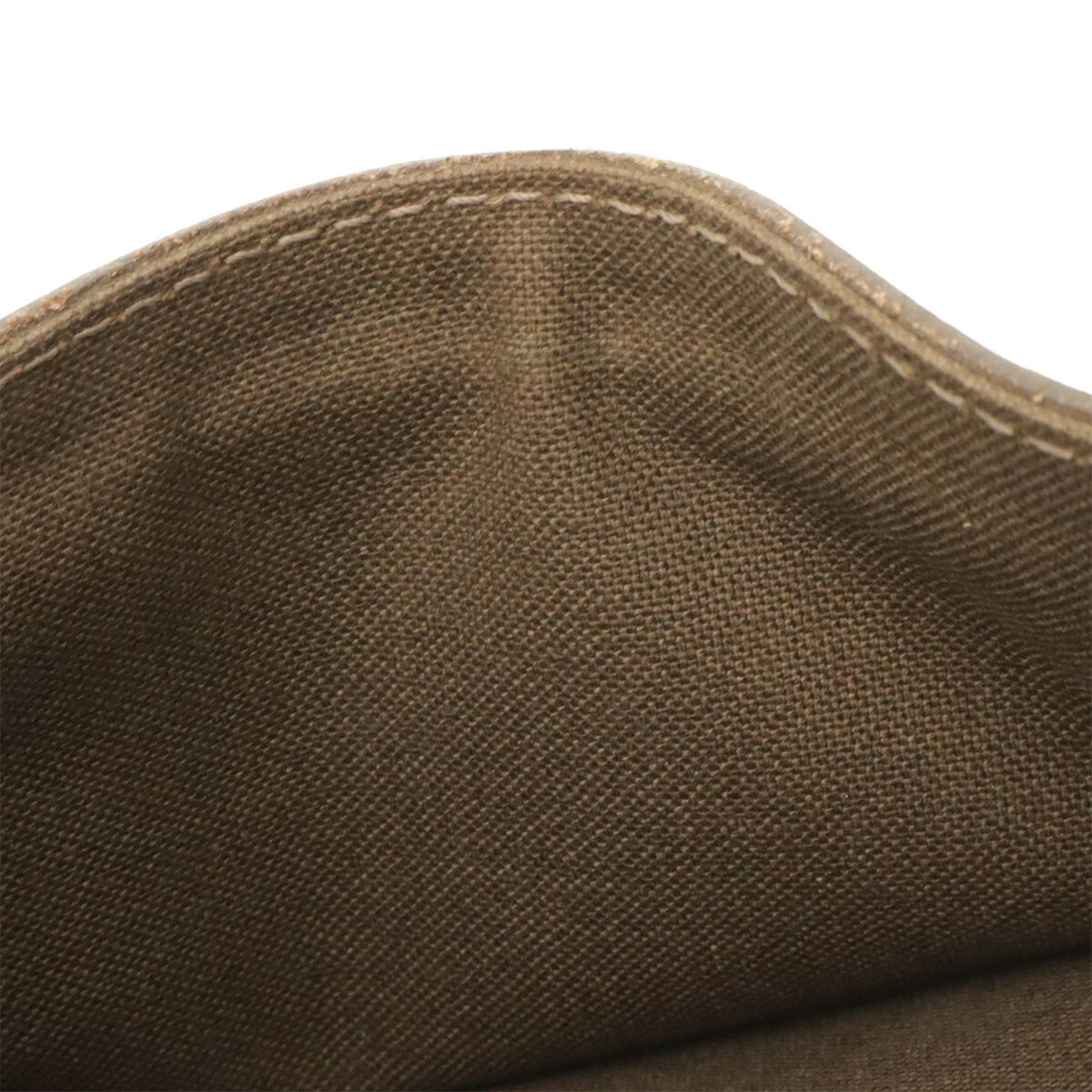 Louis Vuitton Brown Grizzly Taiga Leather Shoulder Bag (Pre-Owned)