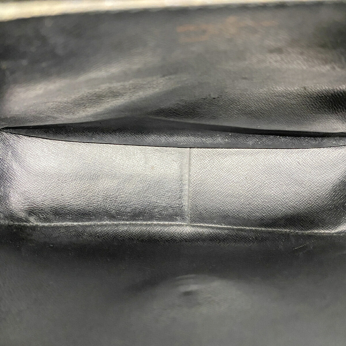 Louis Vuitton Noir Shoulder Bag (Pre-Owned)