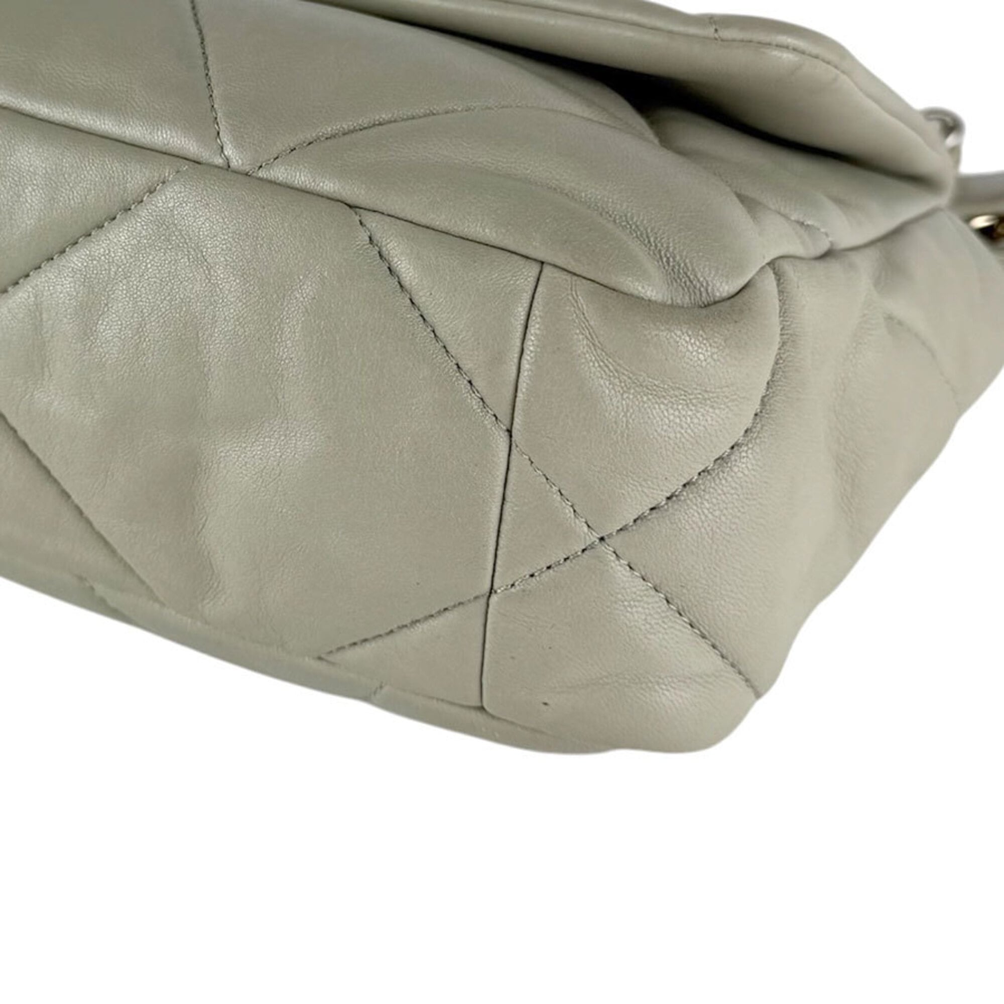 Chanel Gray Leather Shoulder Bag (Pre-Owned)