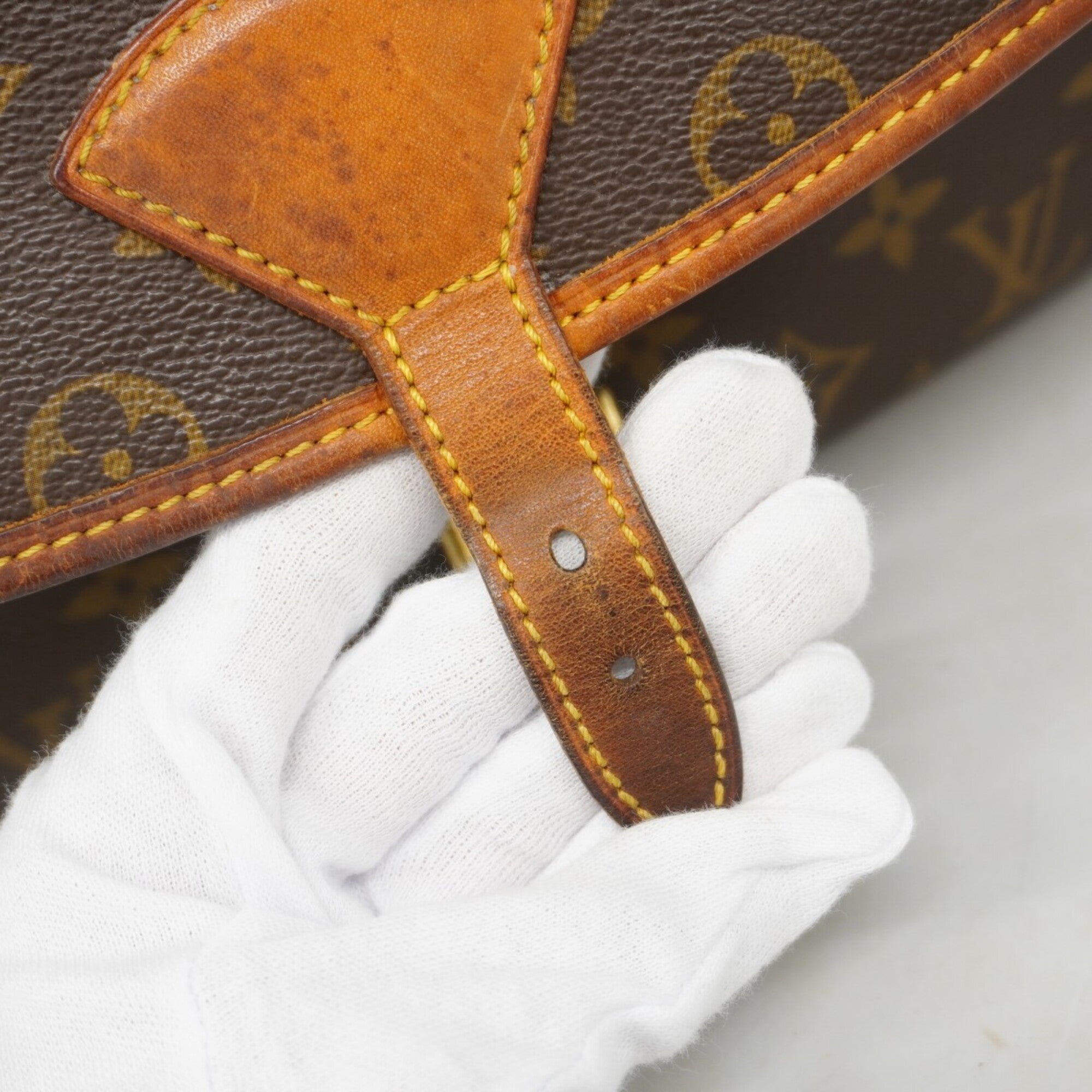 Louis Vuitton Brown Shoulder Bag (Pre-Owned)