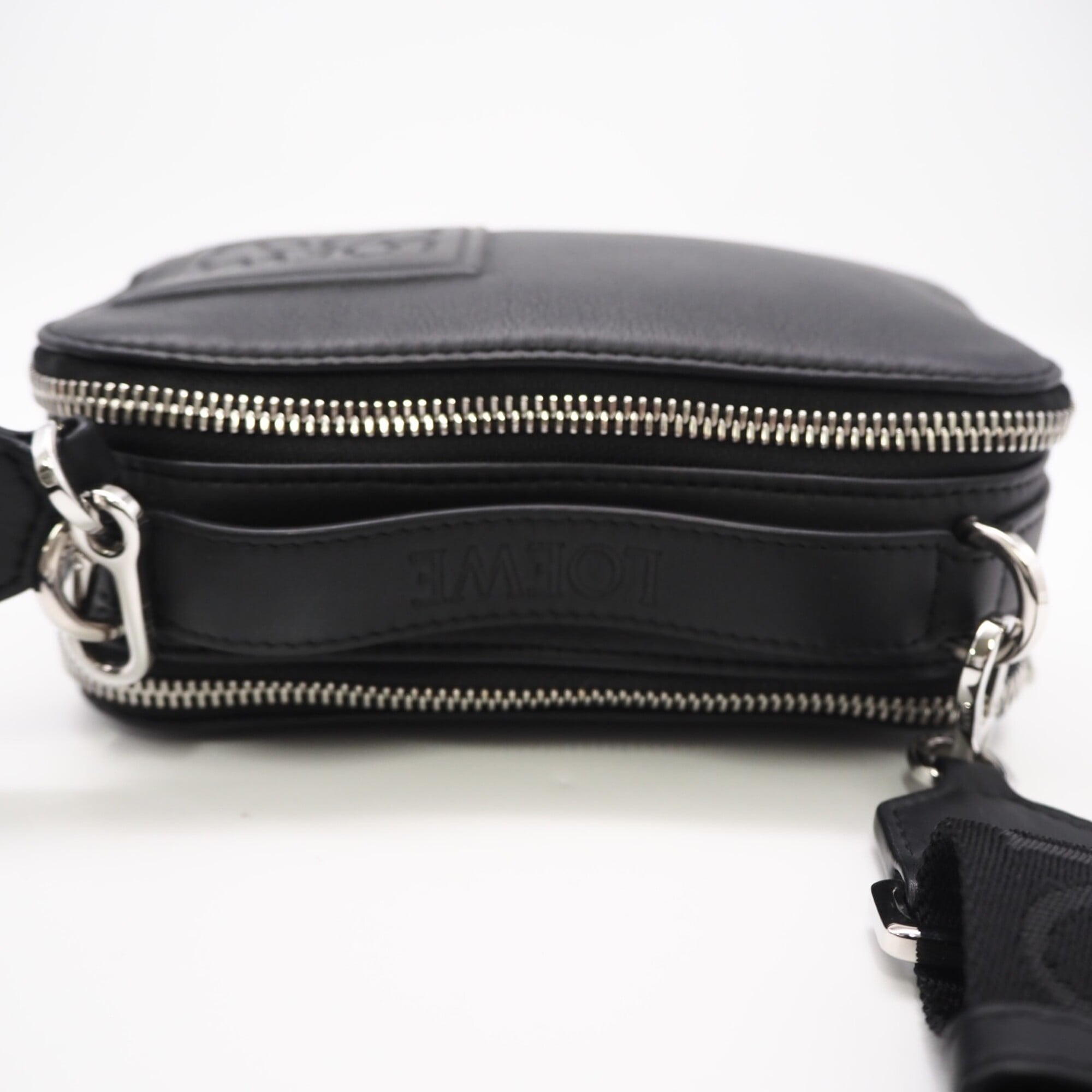 Loewe Black Leather Shoulder Bag (Pre-Owned)