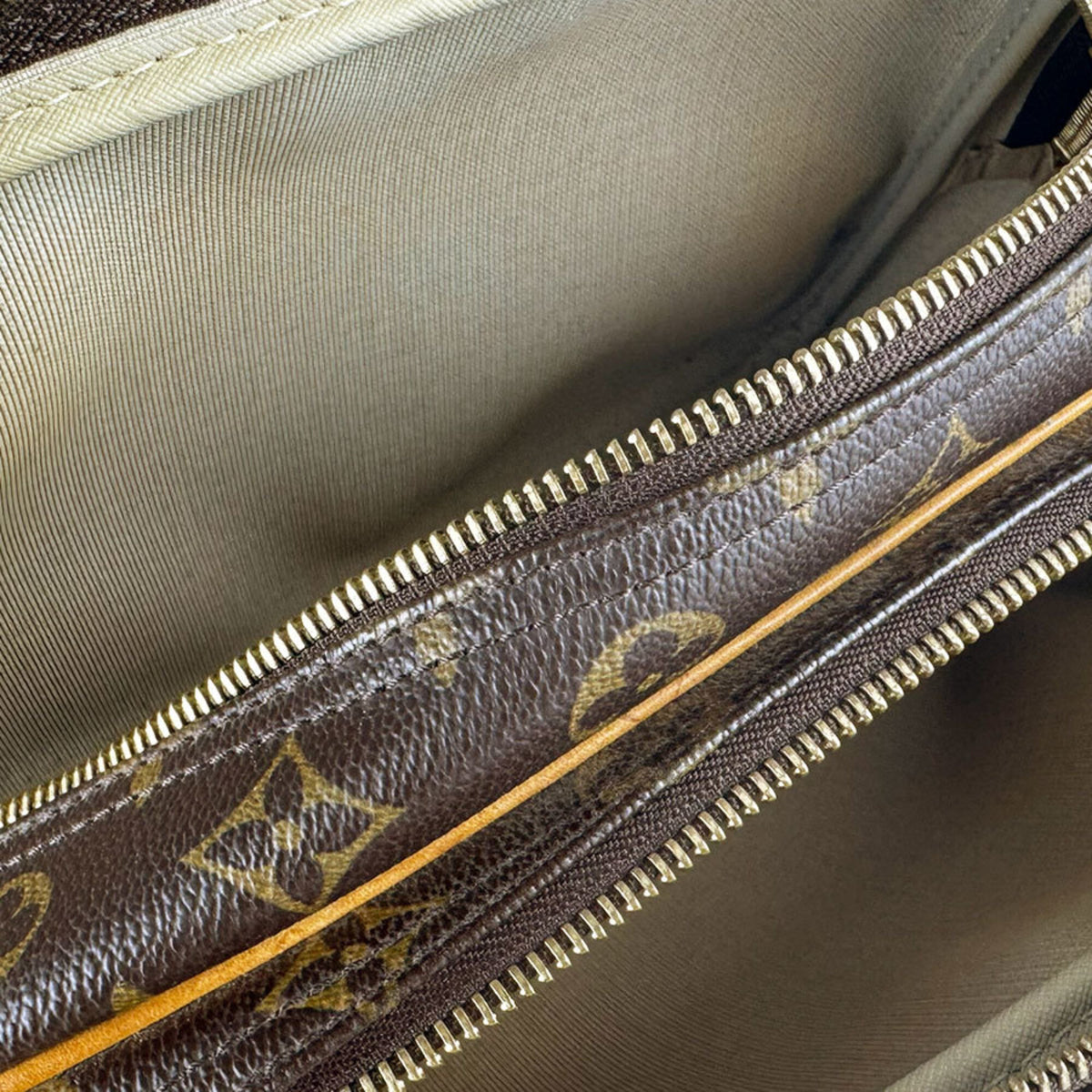 Louis Vuitton Brown Monogram Monogram Shoulder Bag (Pre-Owned)