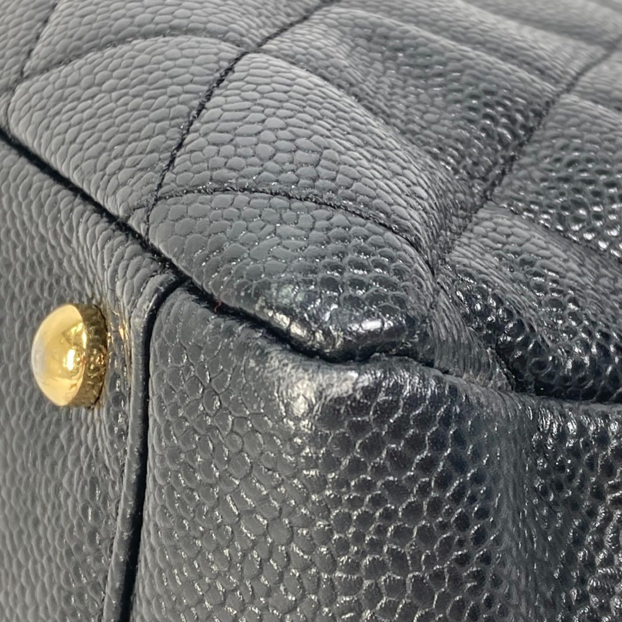 Chanel Black Leather Shoulder Bag (Pre-Owned)