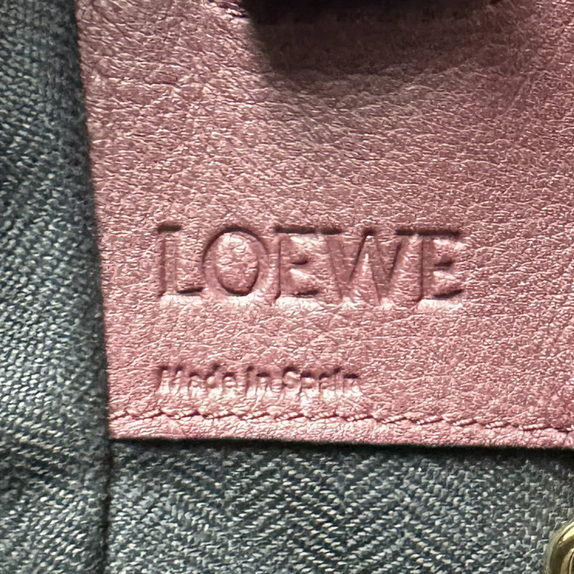 Loewe Bordeaux Red Color Leather Shoulder Bag (Pre-Owned)