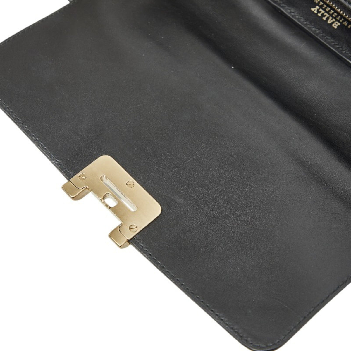 Bally Black Leather Shoulder Bag (Pre-Owned)