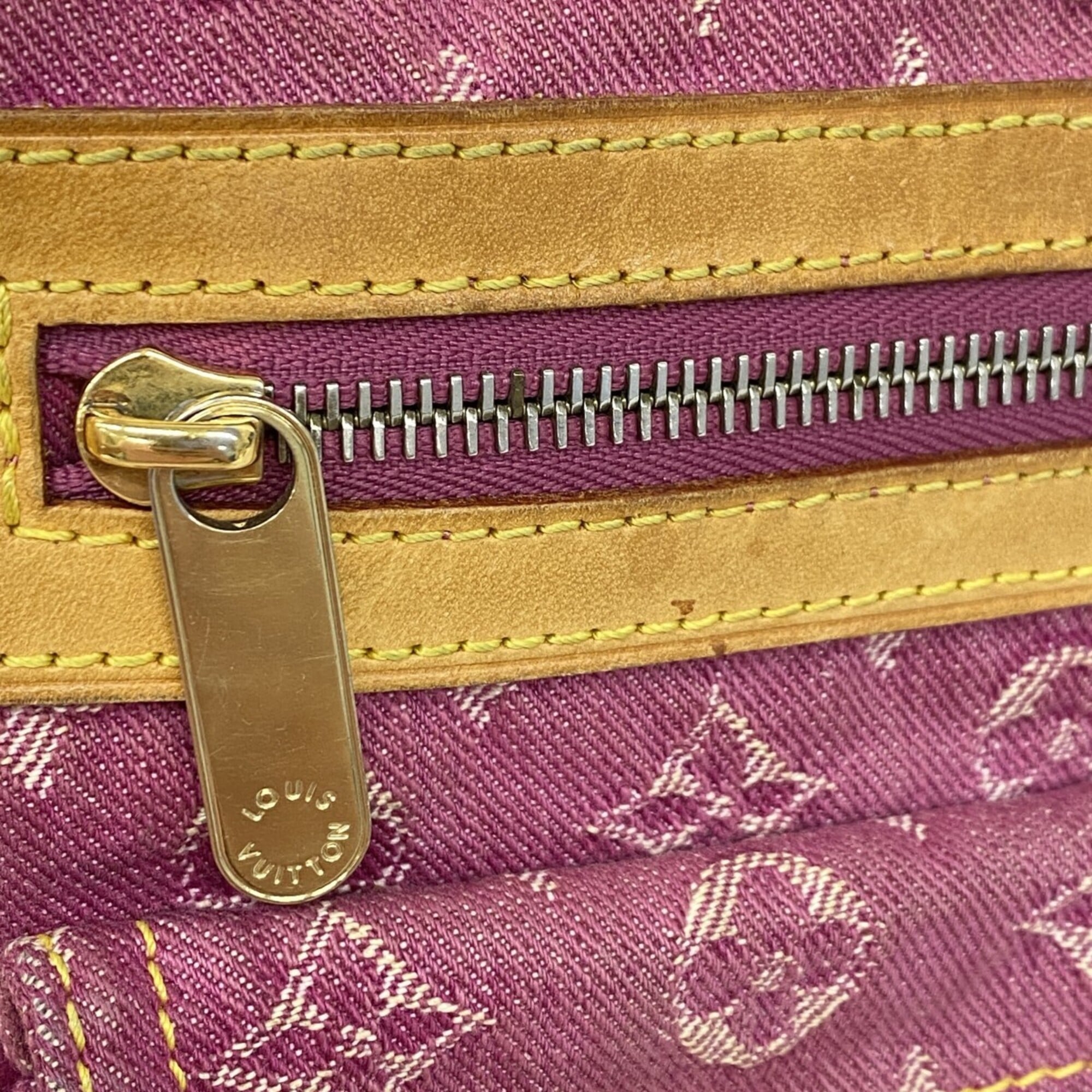 Louis Vuitton Fuchsia Shoulder Bag (Pre-Owned)