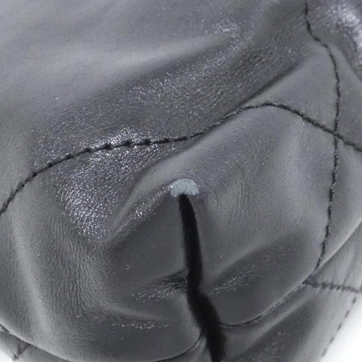 Chanel Black Leather Handbag (Pre-Owned)