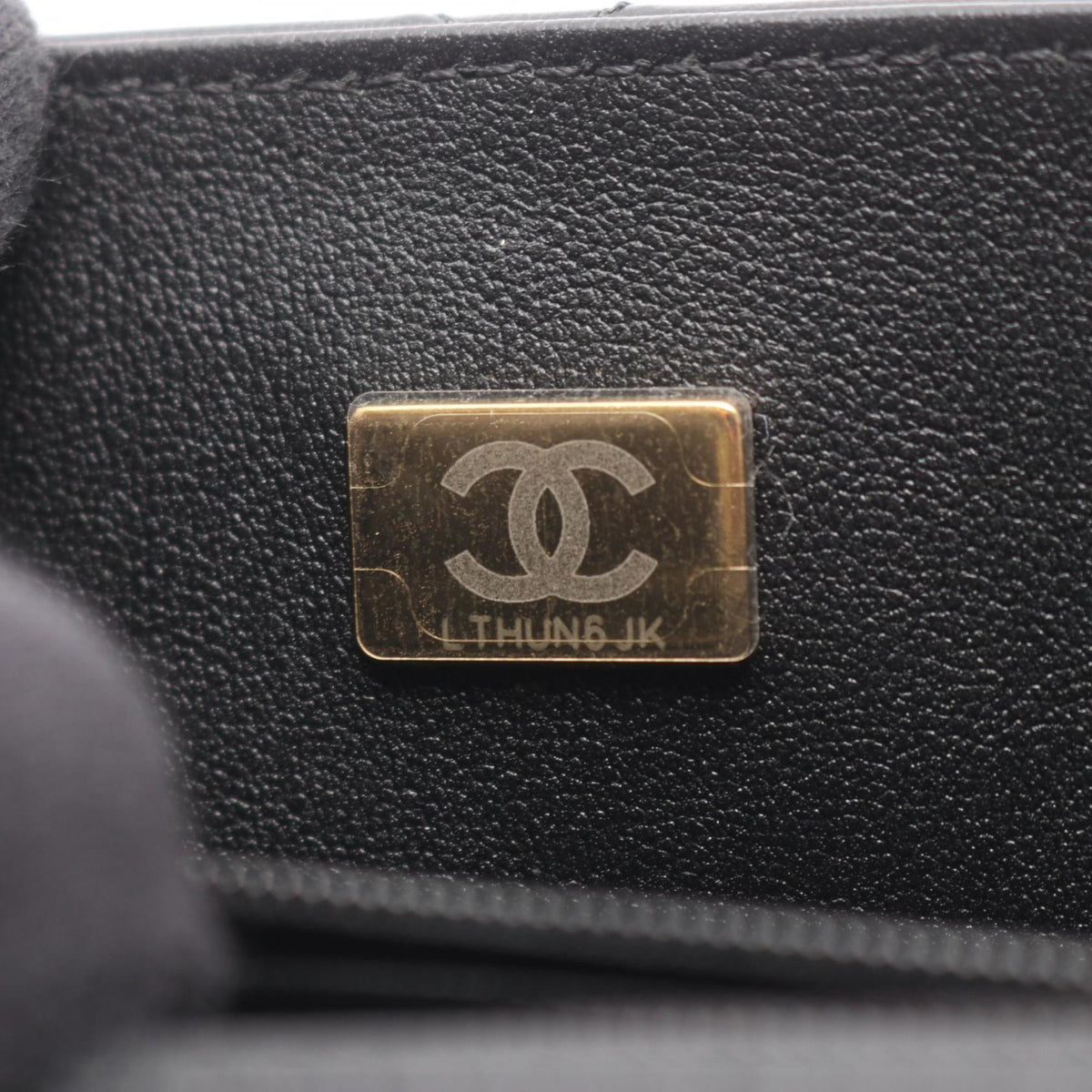 Chanel Black Leather Shoulder Bag (Pre-Owned)