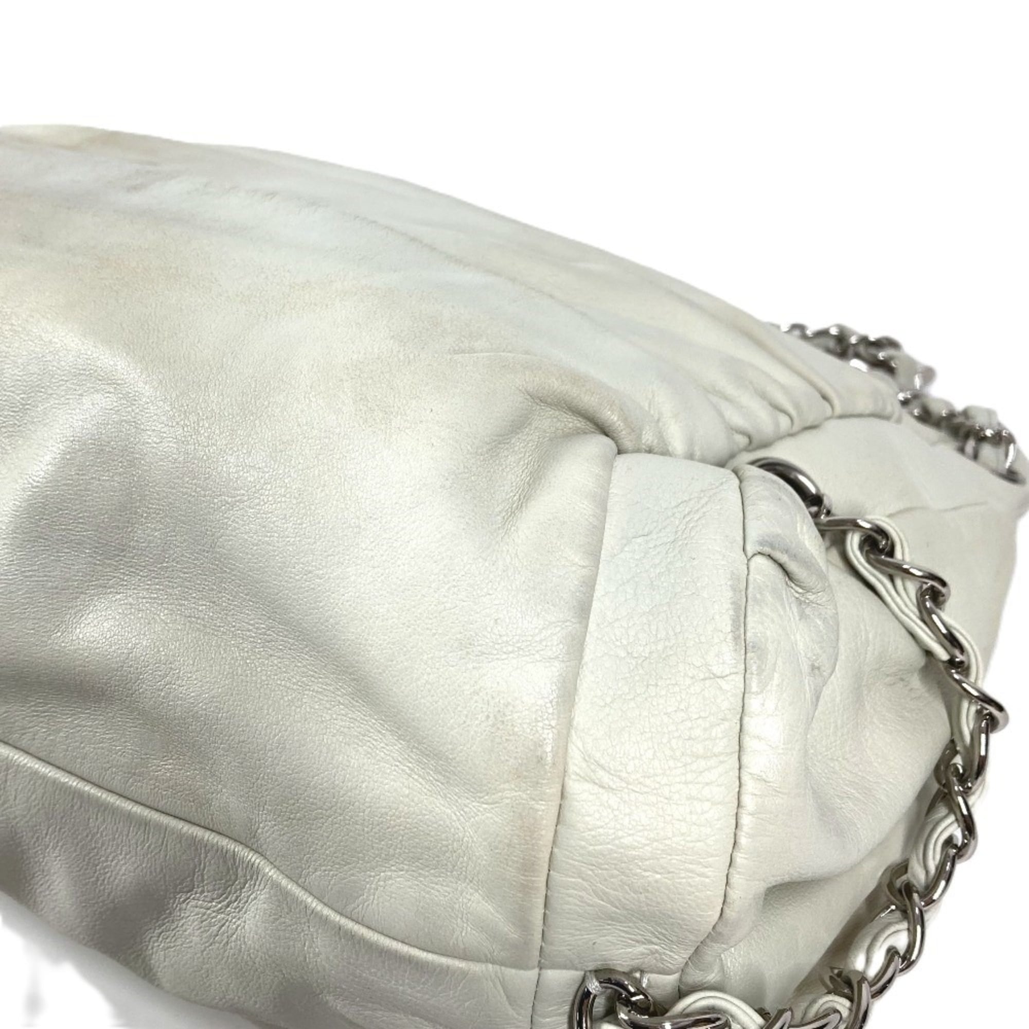 Chanel White Leather Shoulder Bag Tote Bag (Pre-Owned)