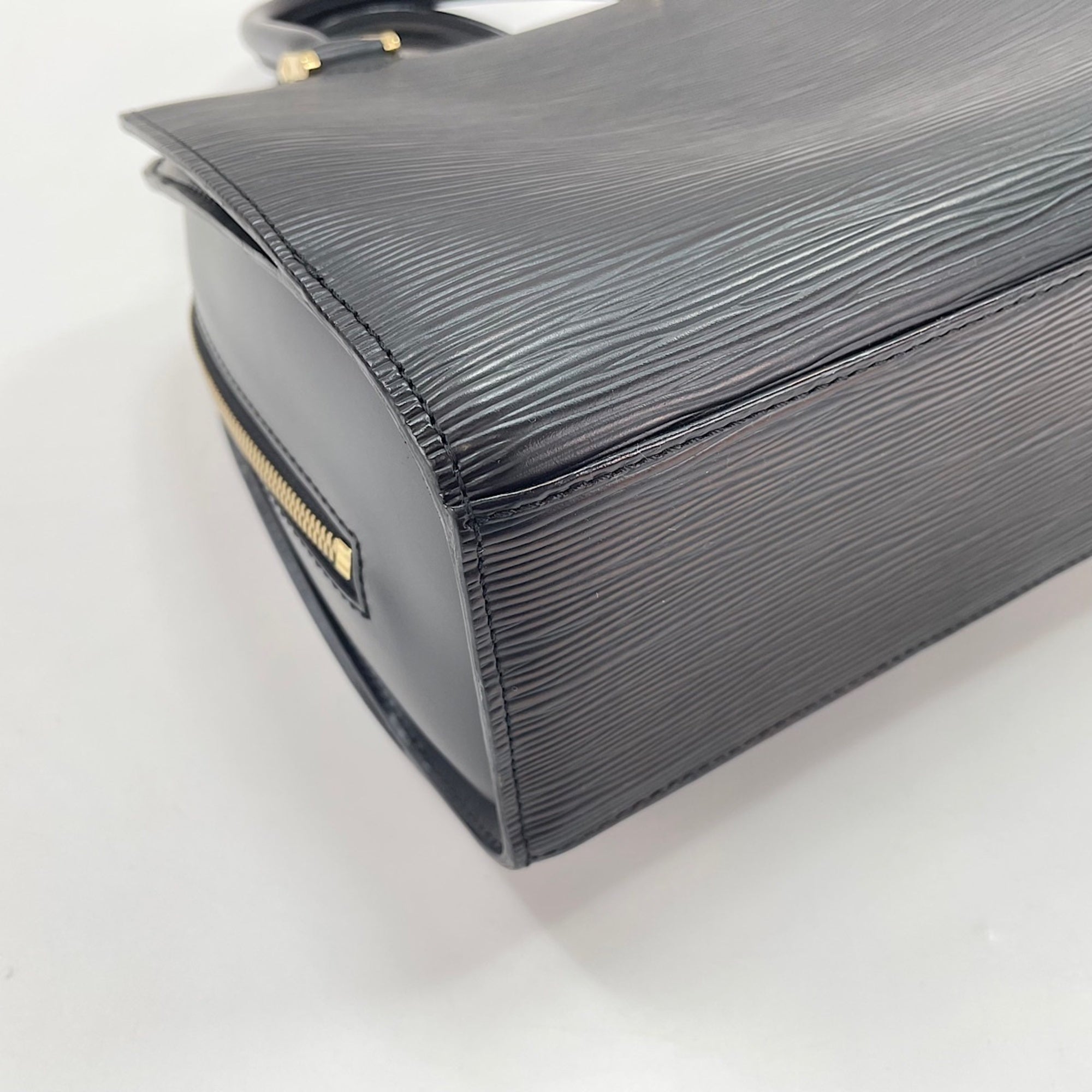 Louis Vuitton Black Galle Handbag (Pre-Owned)