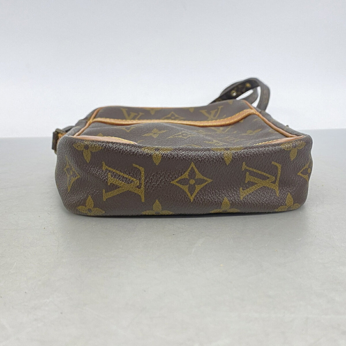 Louis Vuitton Brown Shoulder Bag (Pre-Owned)