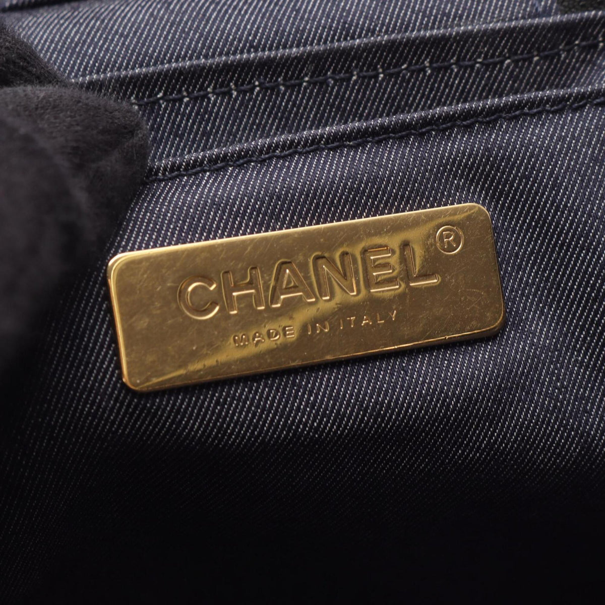 Chanel Black Leather Handbag (Pre-Owned)
