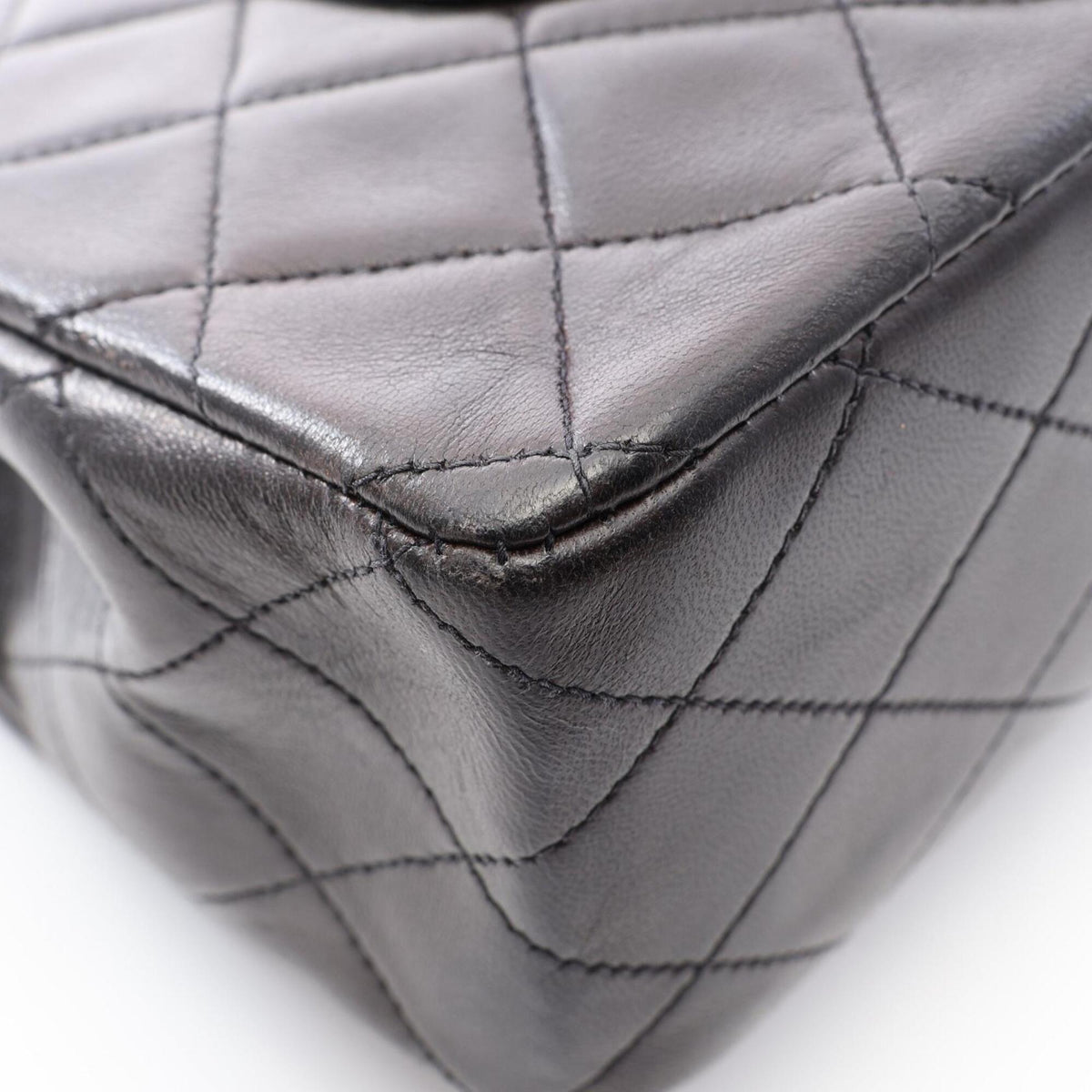 Chanel Black Leather Handbag Shoulder Bag (Pre-Owned)