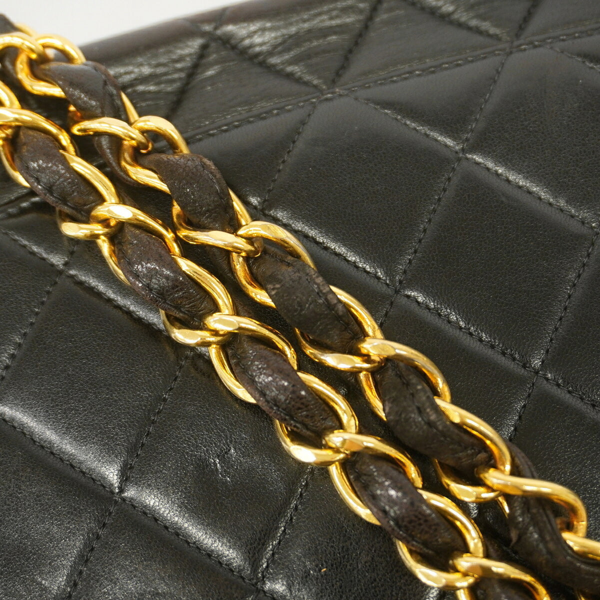 Chanel Black Leather Shoulder Bag (Pre-Owned)