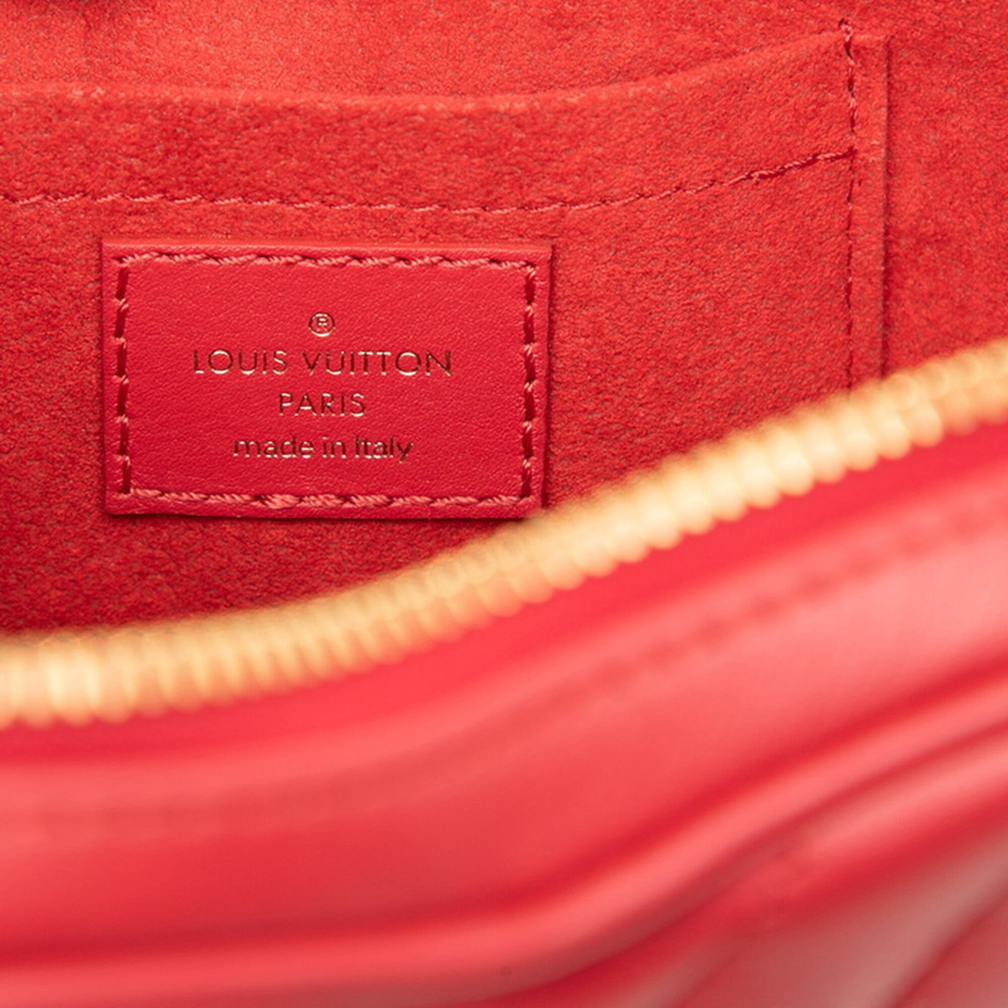 Louis Vuitton Red Color Leather Shoulder Bag (Pre-Owned)
