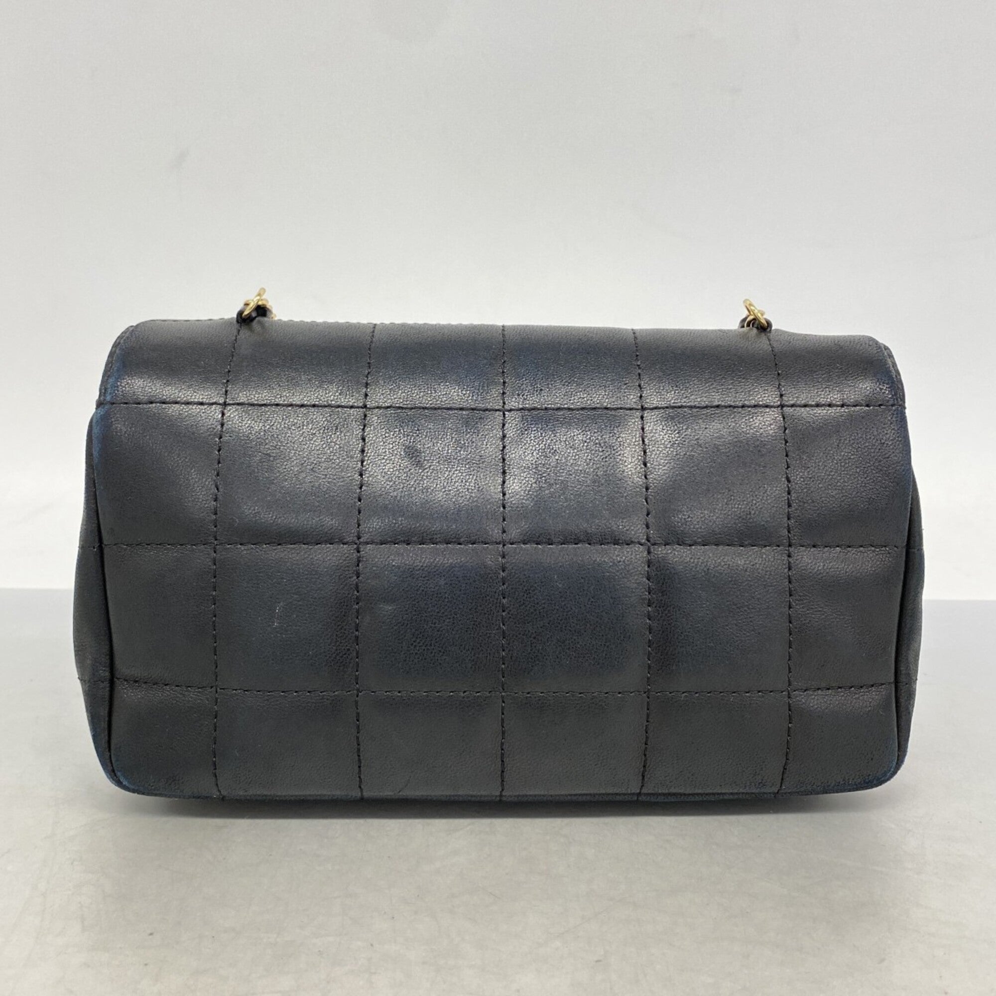 Chanel Black Leather Shoulder Bag (Pre-Owned)