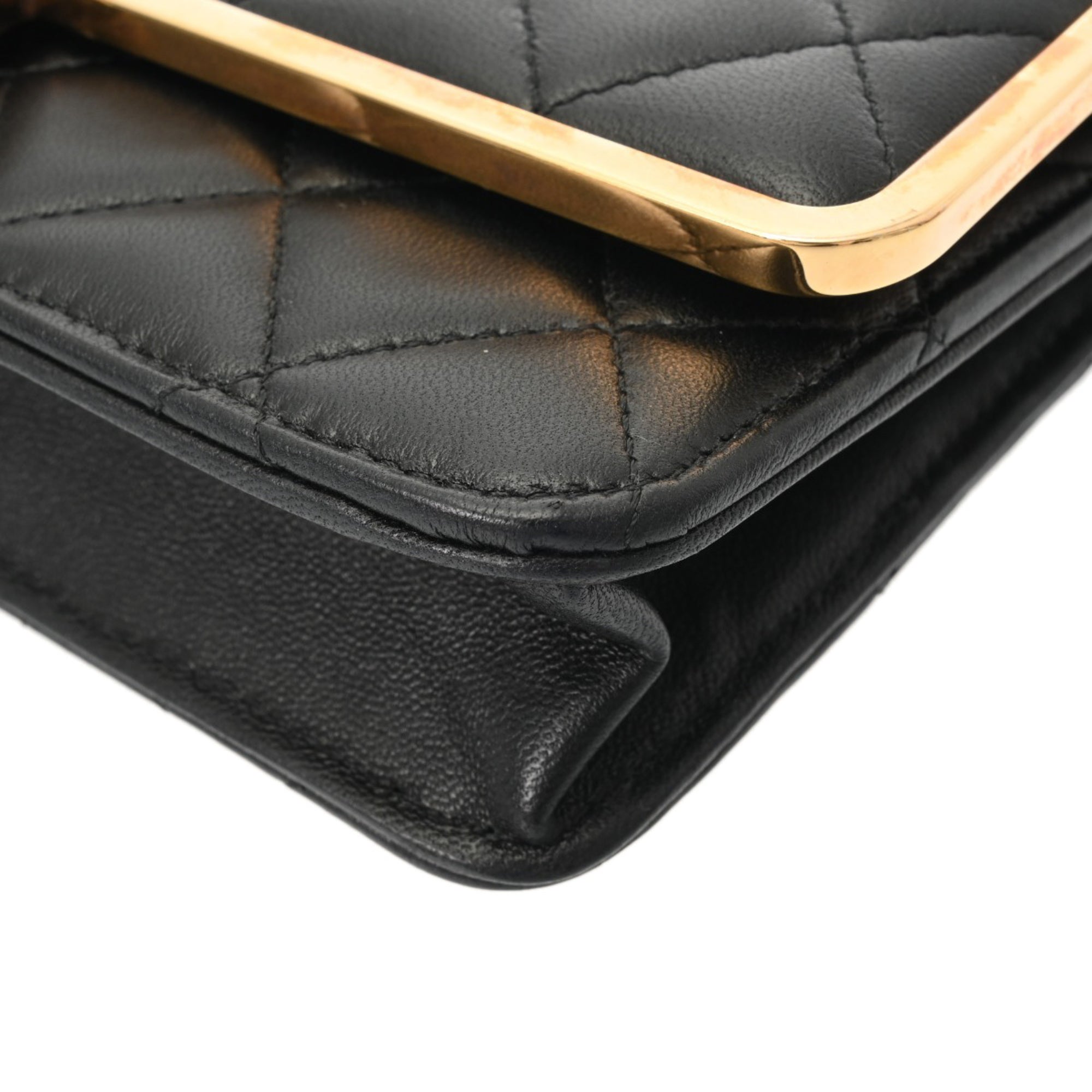 Chanel Black Leather Shoulder Bag (Pre-Owned)