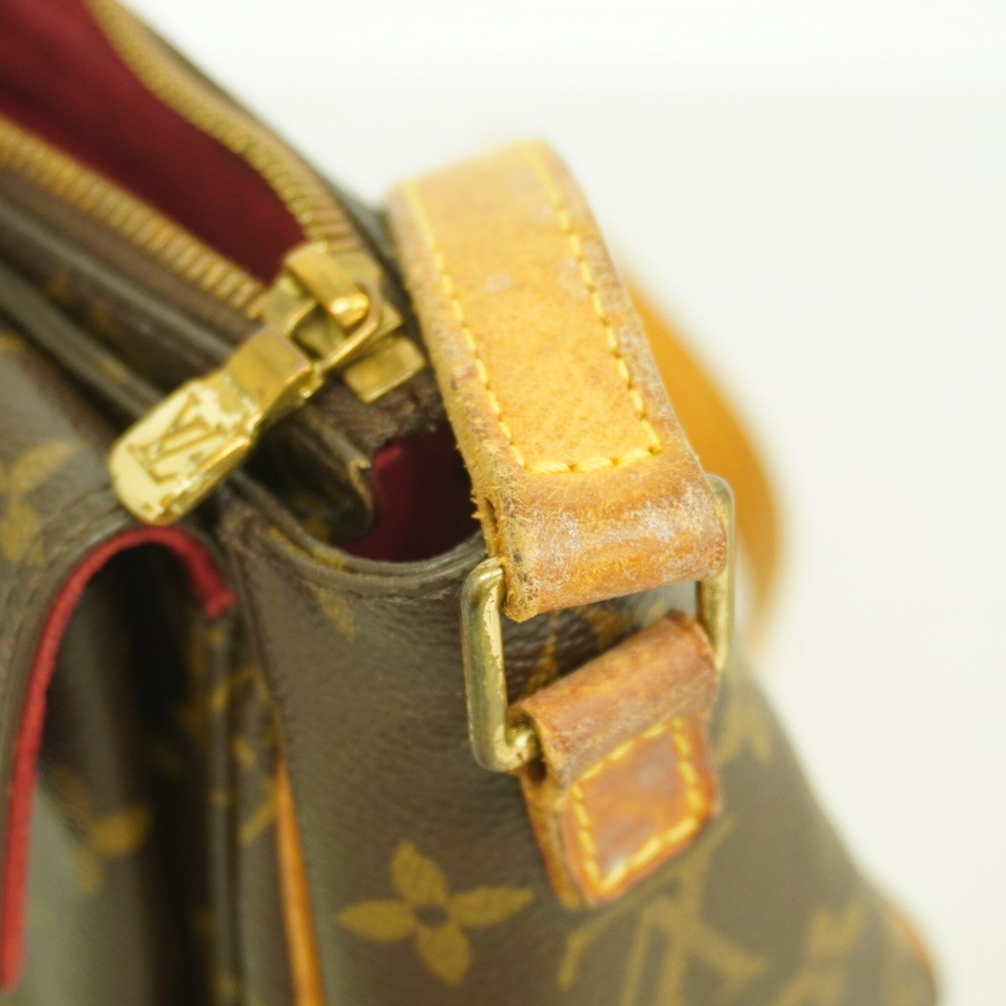 Louis Vuitton Brown Shoulder Bag (Pre-Owned)