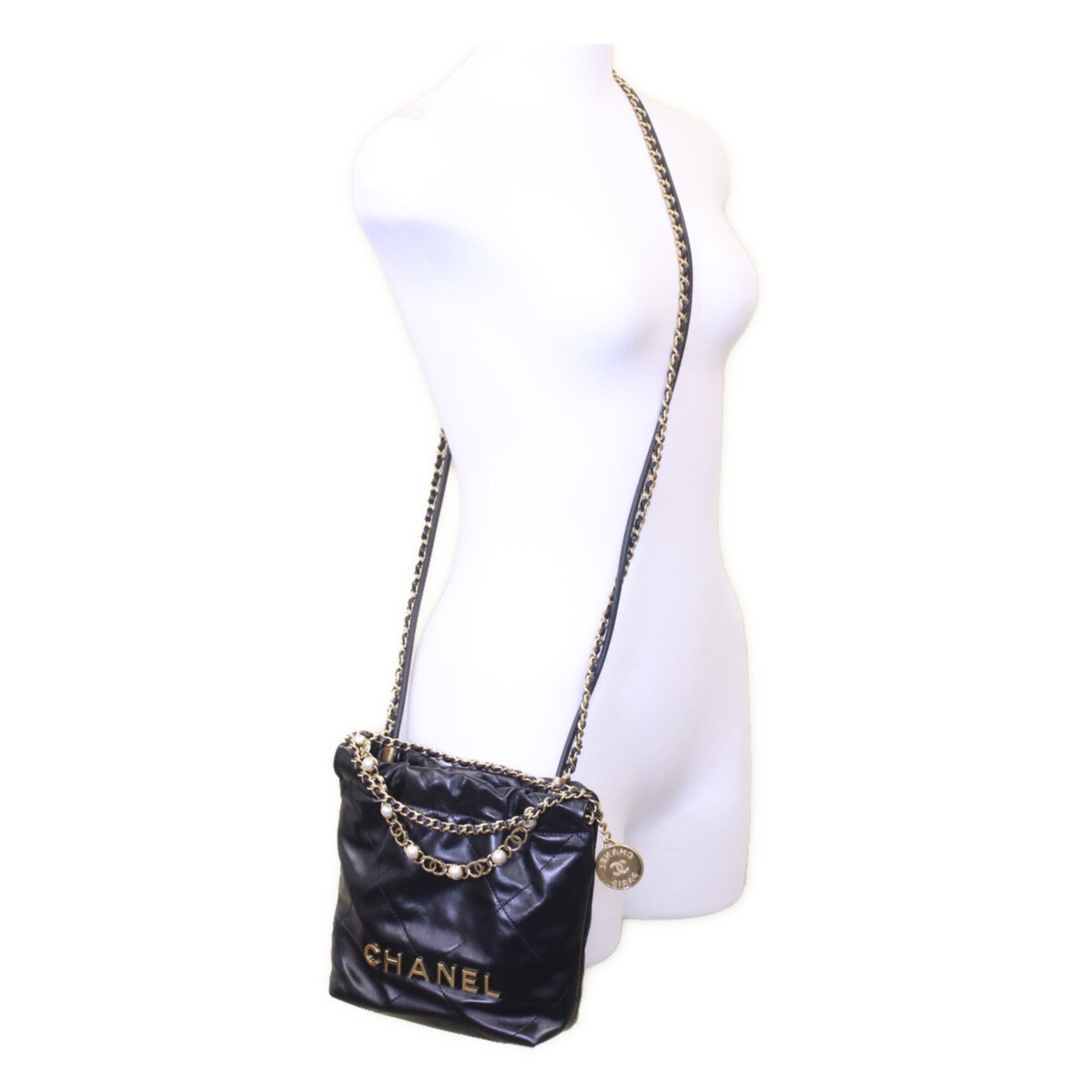 Chanel Black Leather Shoulder Bag (Pre-Owned)