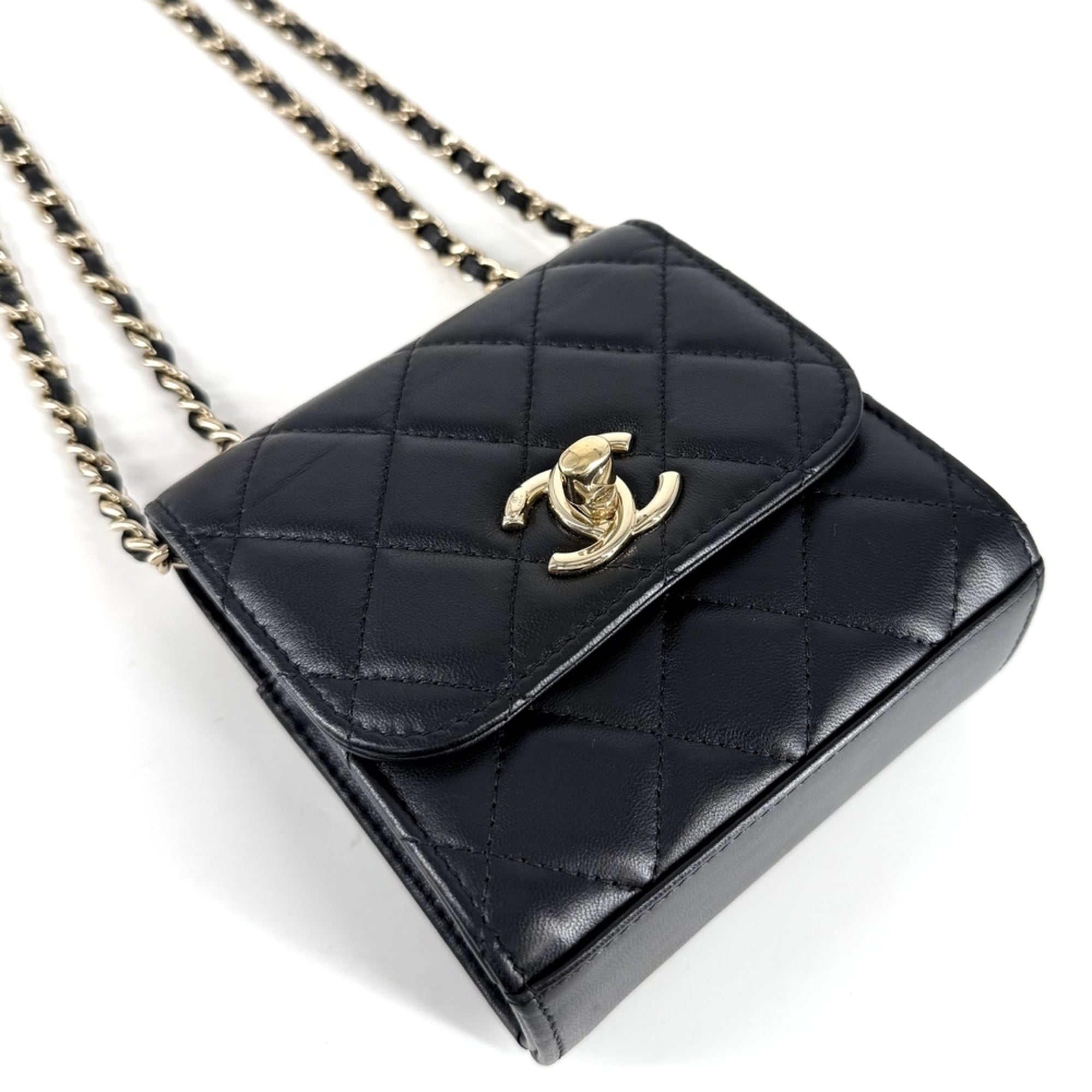 Chanel Black White Leather Shoulder Bag (Pre-Owned)