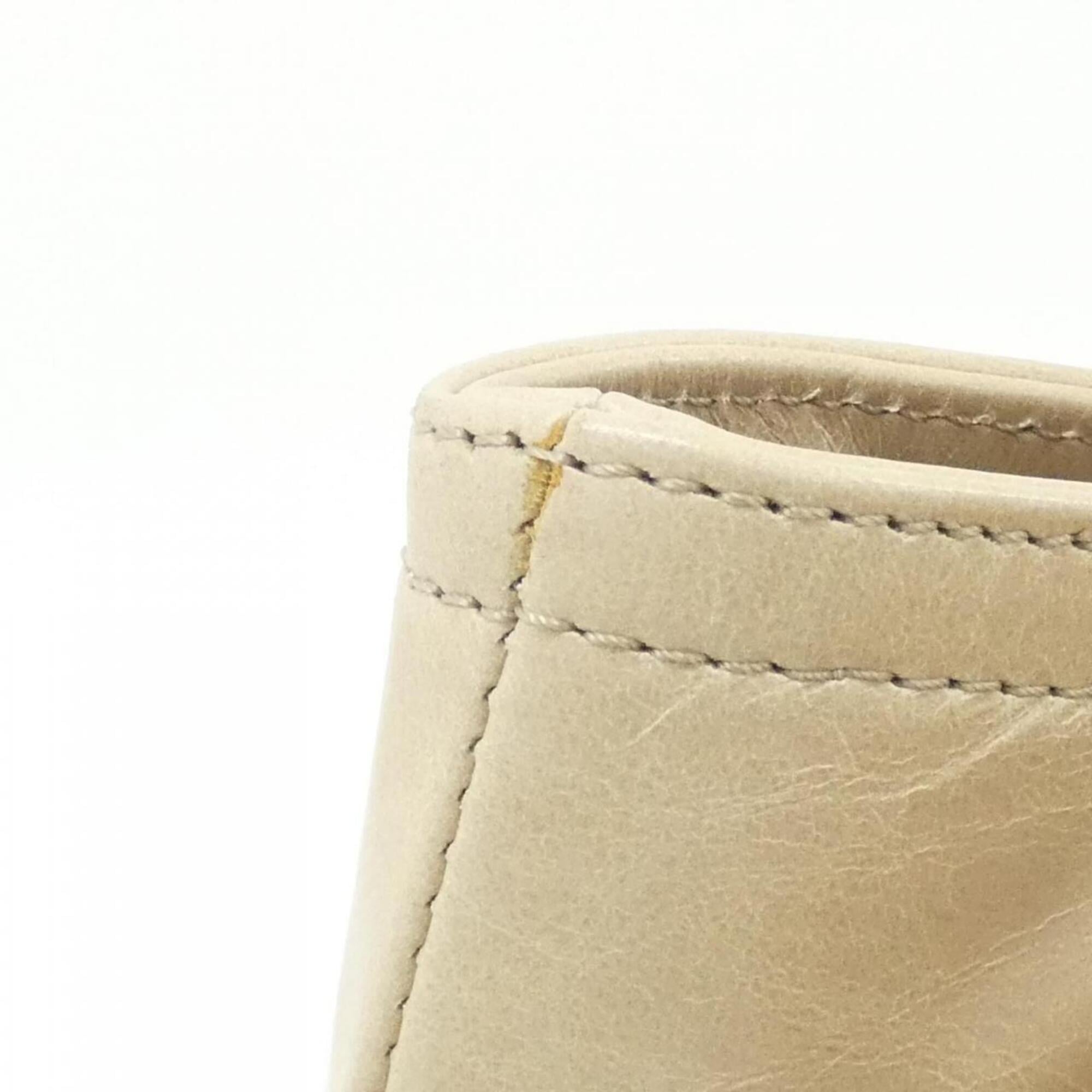 Chanel Beige Leather Handbag (Pre-Owned)