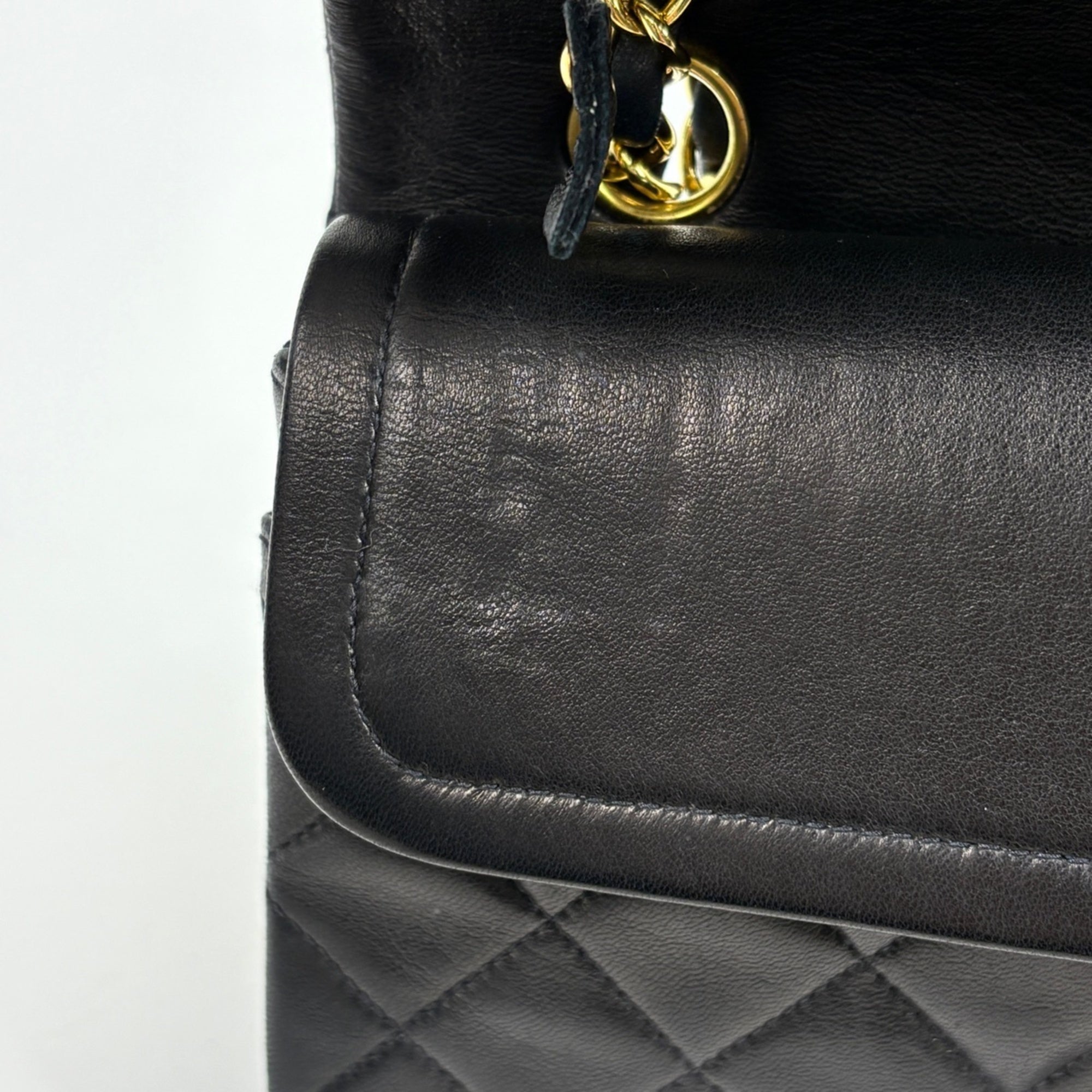 Chanel Black Leather Shoulder Bag (Pre-Owned)