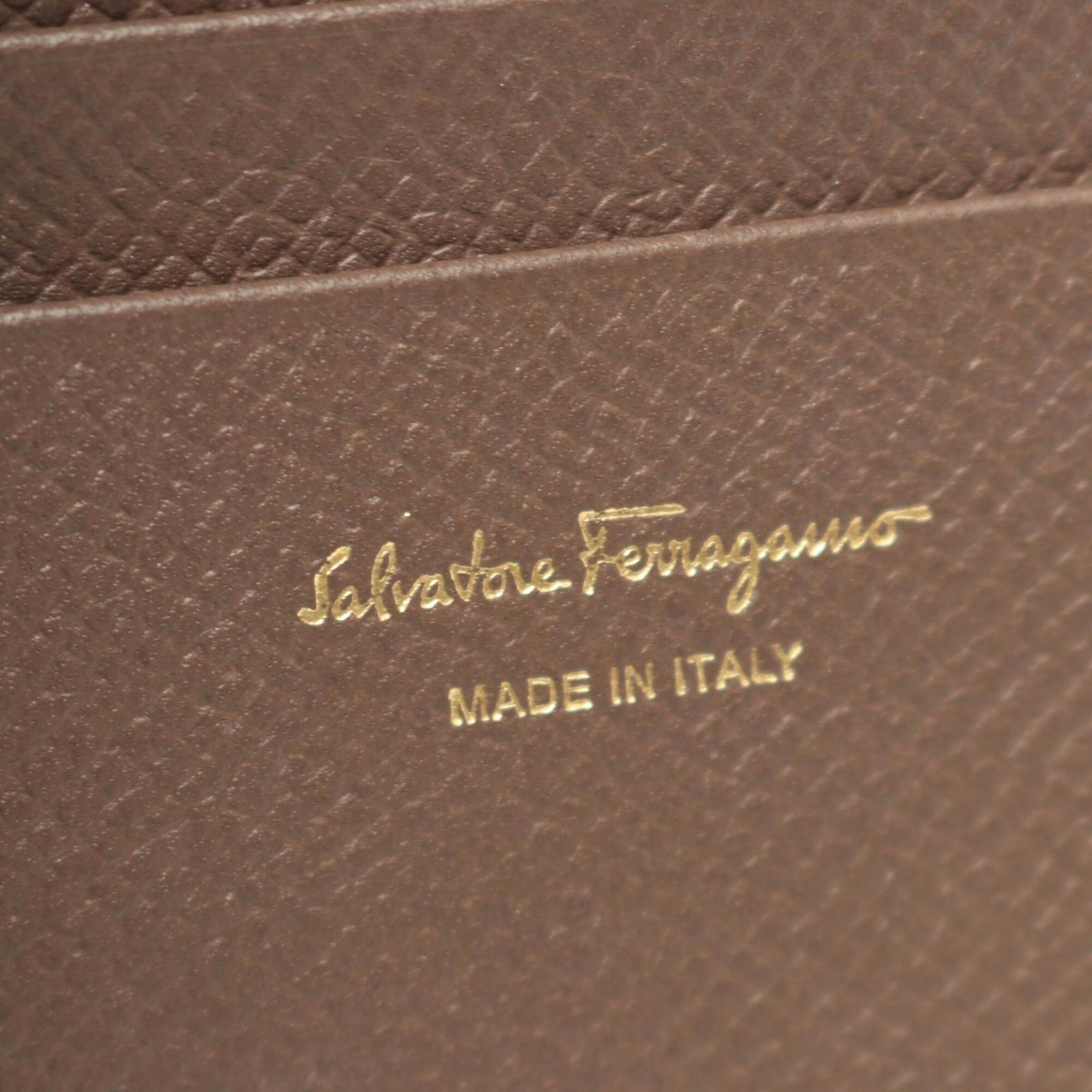 Salvatore Ferragamo Beige Leather Wallet (Bi-Fold) (Pre-Owned)