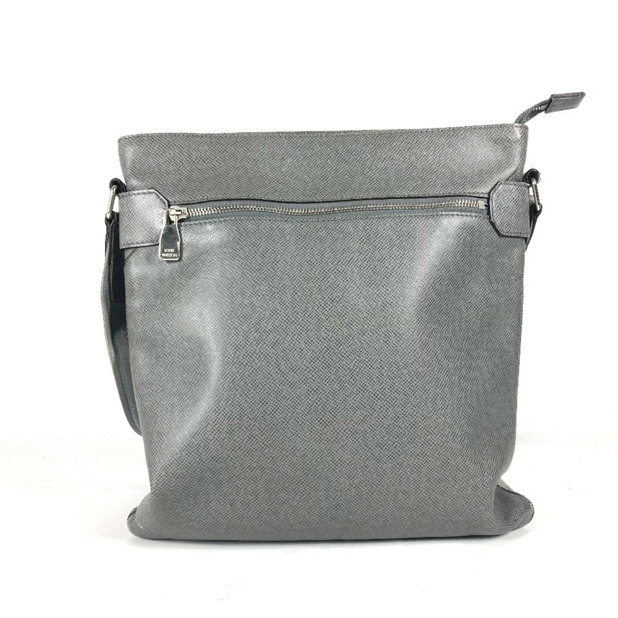 Louis Vuitton Gray Taiga Leather Pochette Shoulder Bag (Pre-Owned)