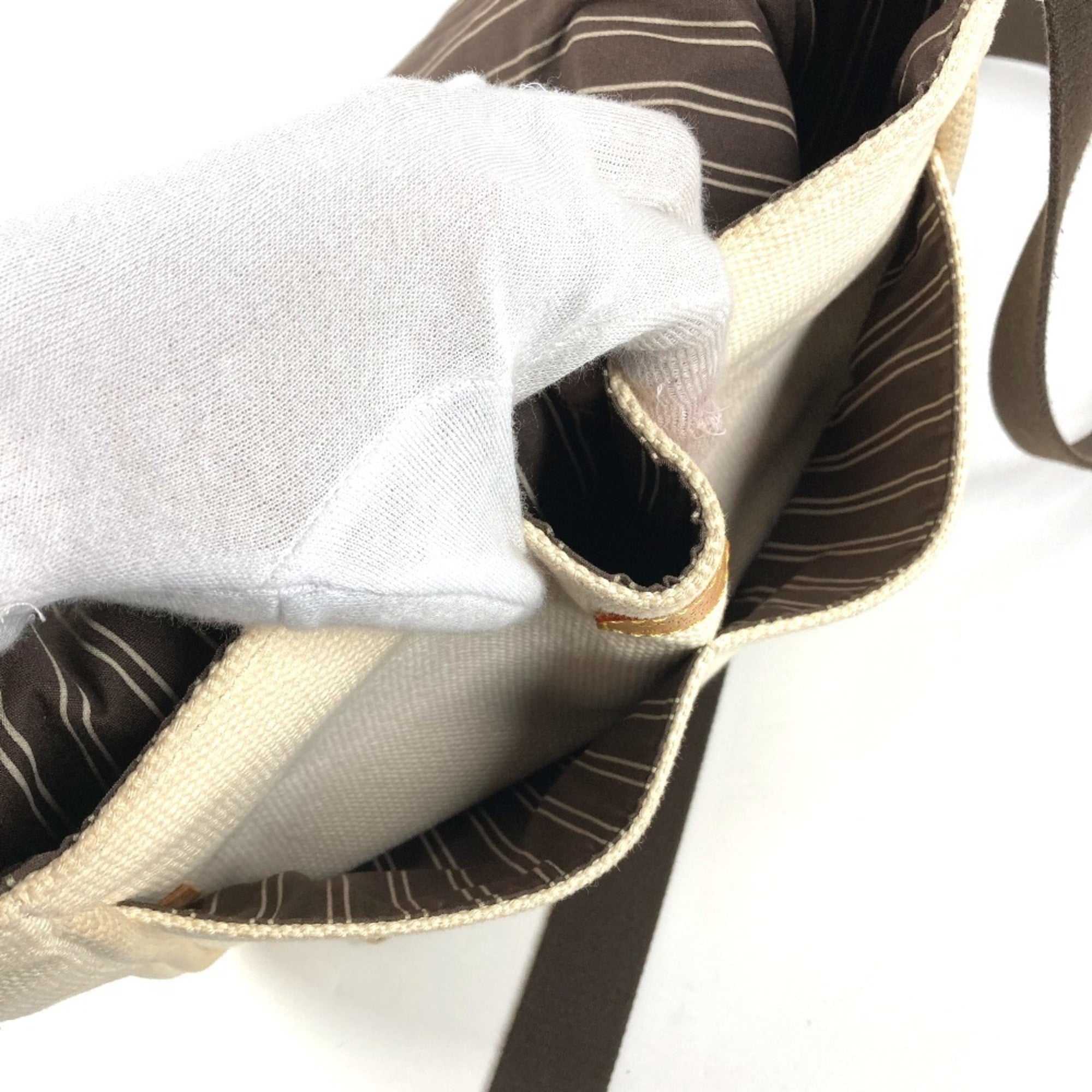 Louis Vuitton Ecru White Canvas Shoulder Bag (Pre-Owned)