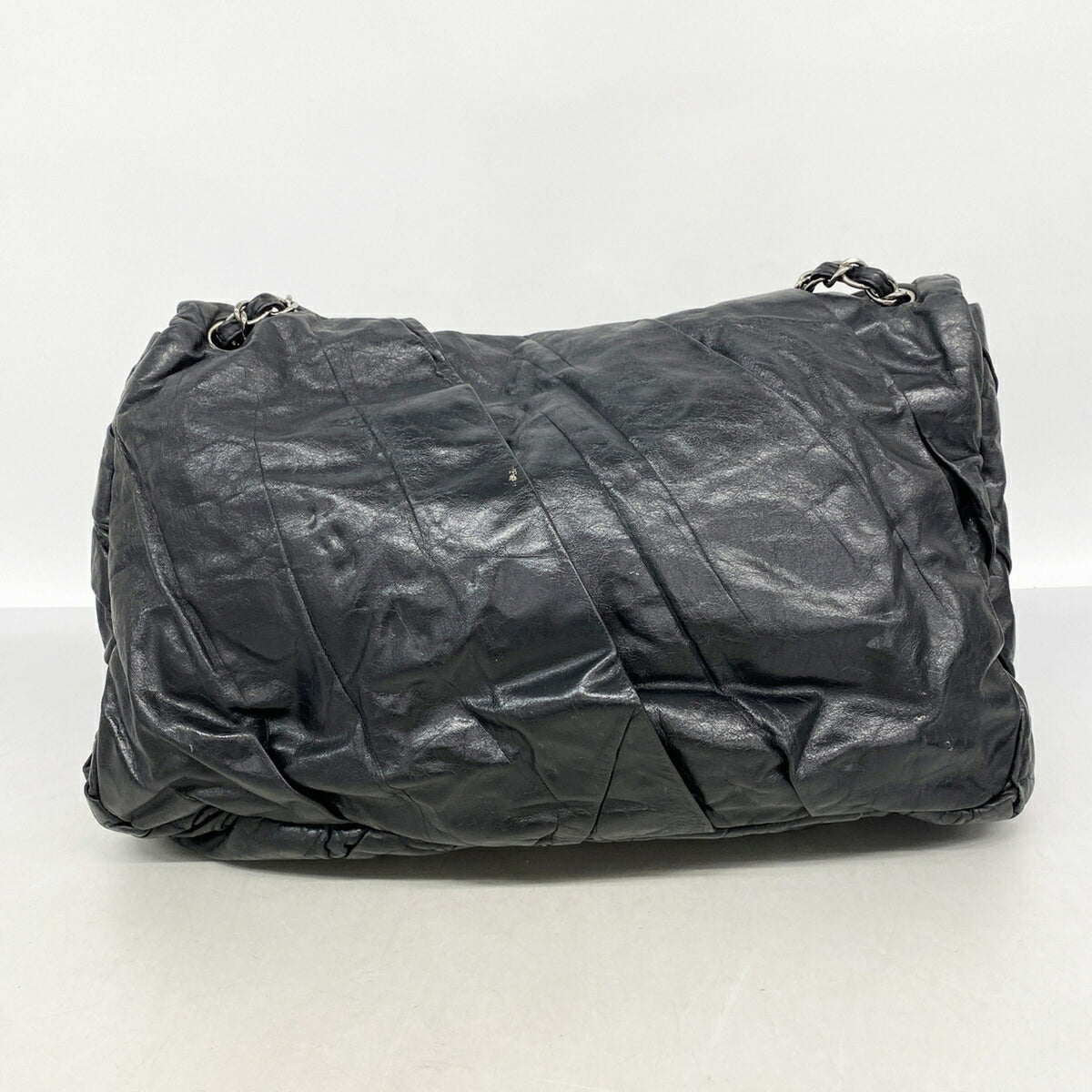 Chanel Black Leather Shoulder Bag (Pre-Owned)
