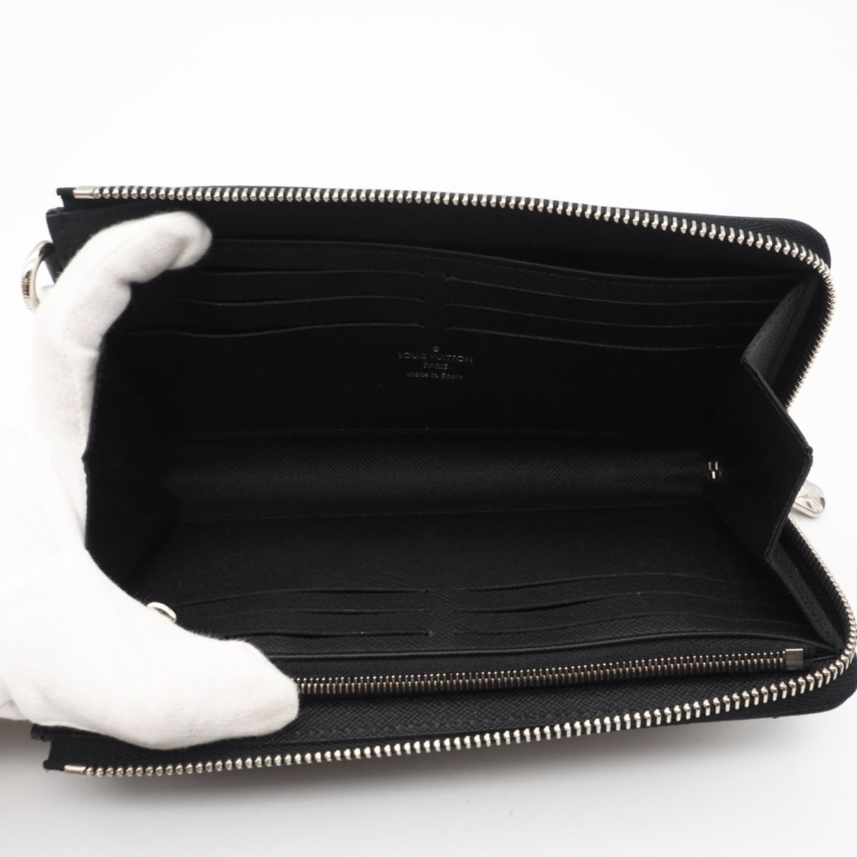 Louis Vuitton Taiga Black Leather Long Wallet (Bi-Fold) (Pre-Owned)