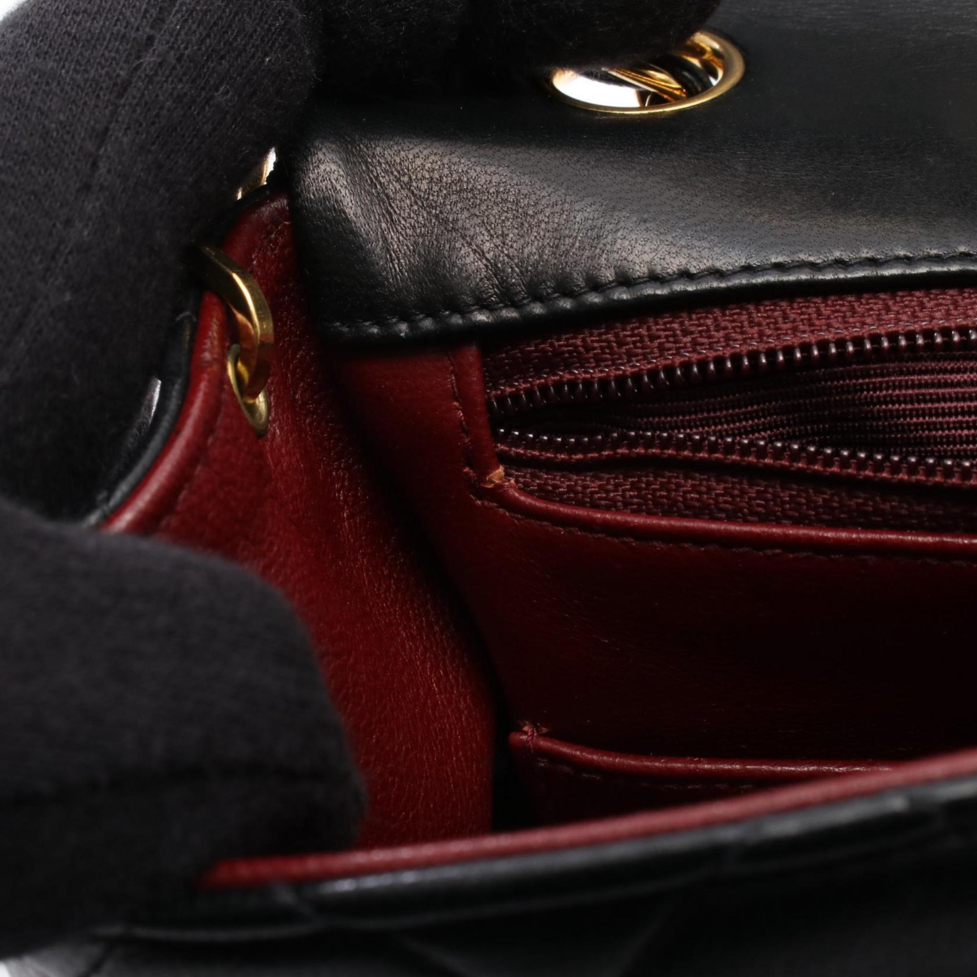 Chanel Black Leather Shoulder Bag (Pre-Owned)