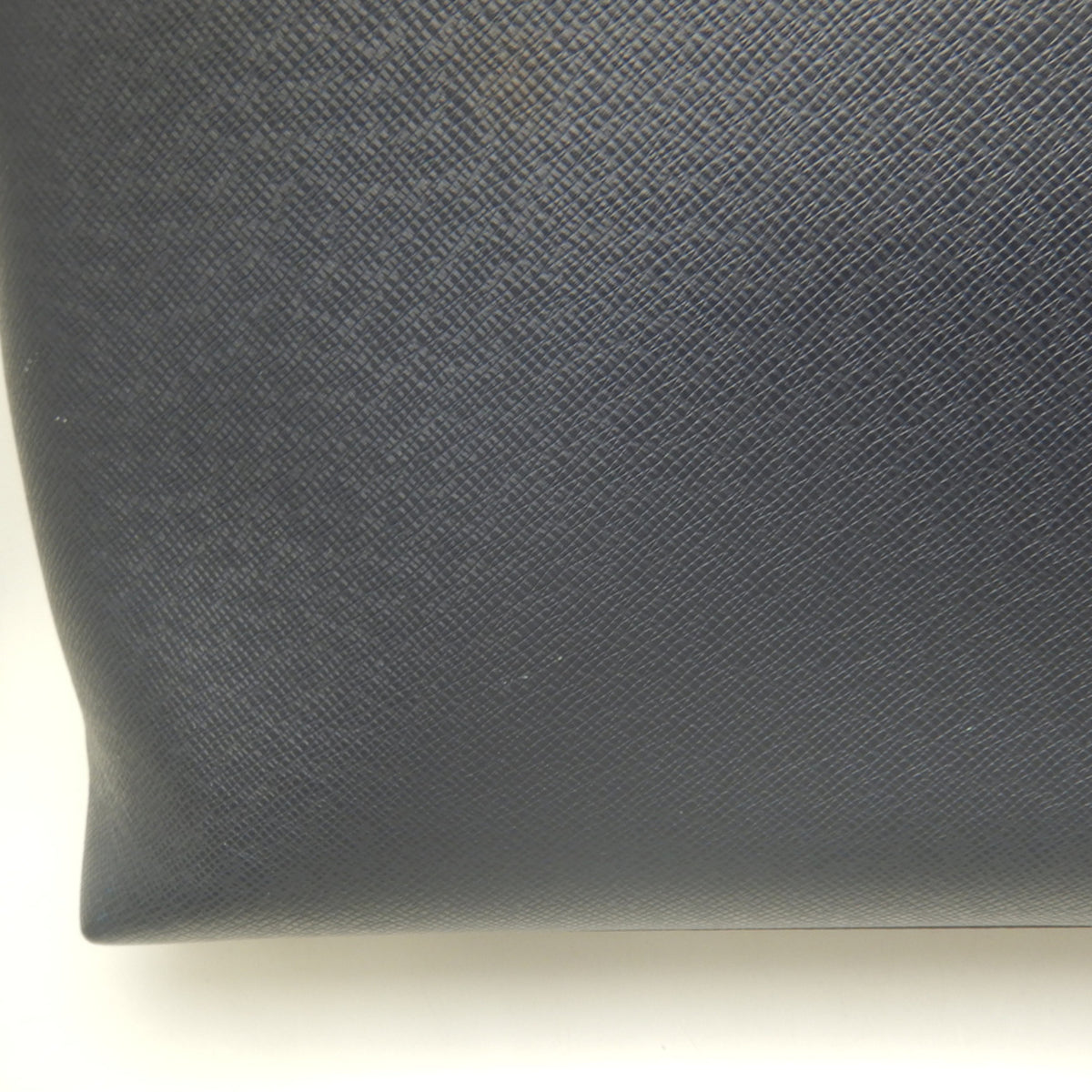 Louis Vuitton Navy Blue Taiga Leather Tote Bag (Pre-Owned)