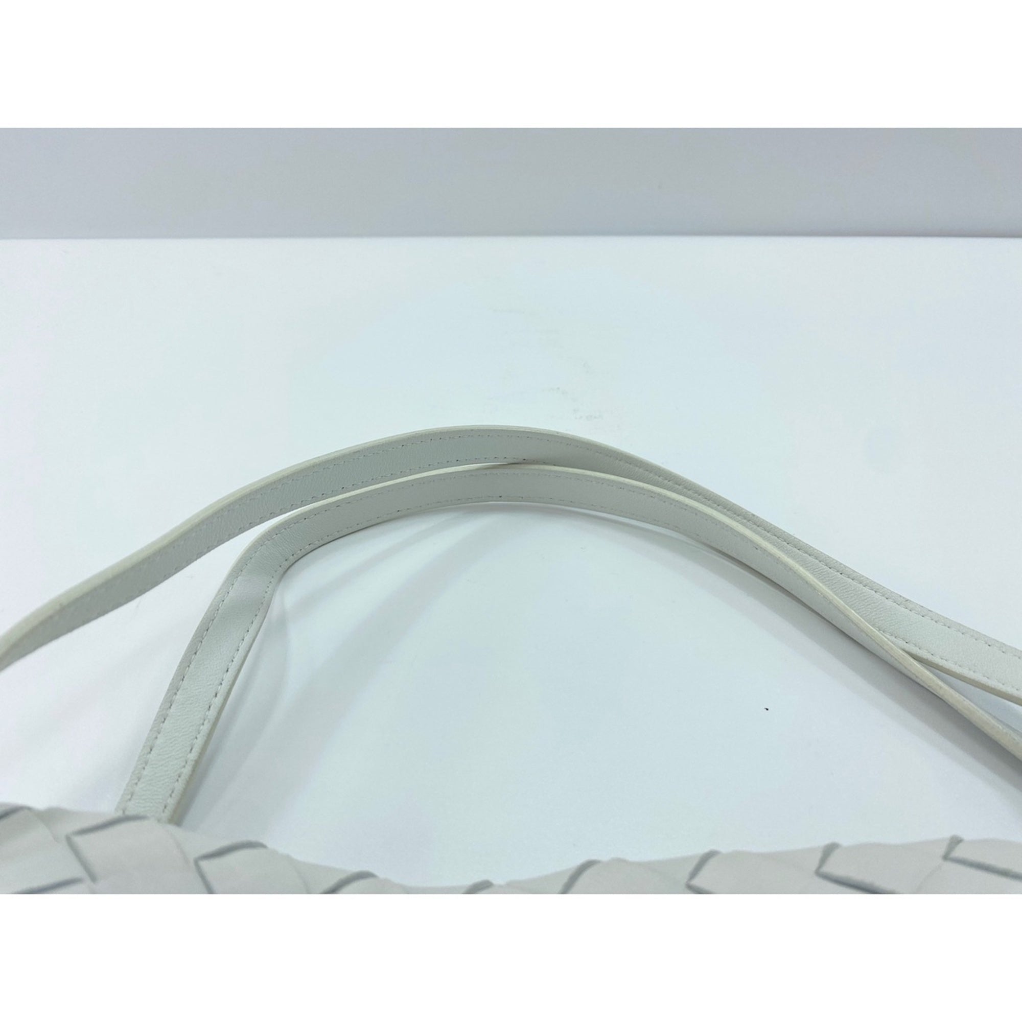 Bottega Veneta Intrecciato White Intrecciato Tote Bag (Pre-Owned)