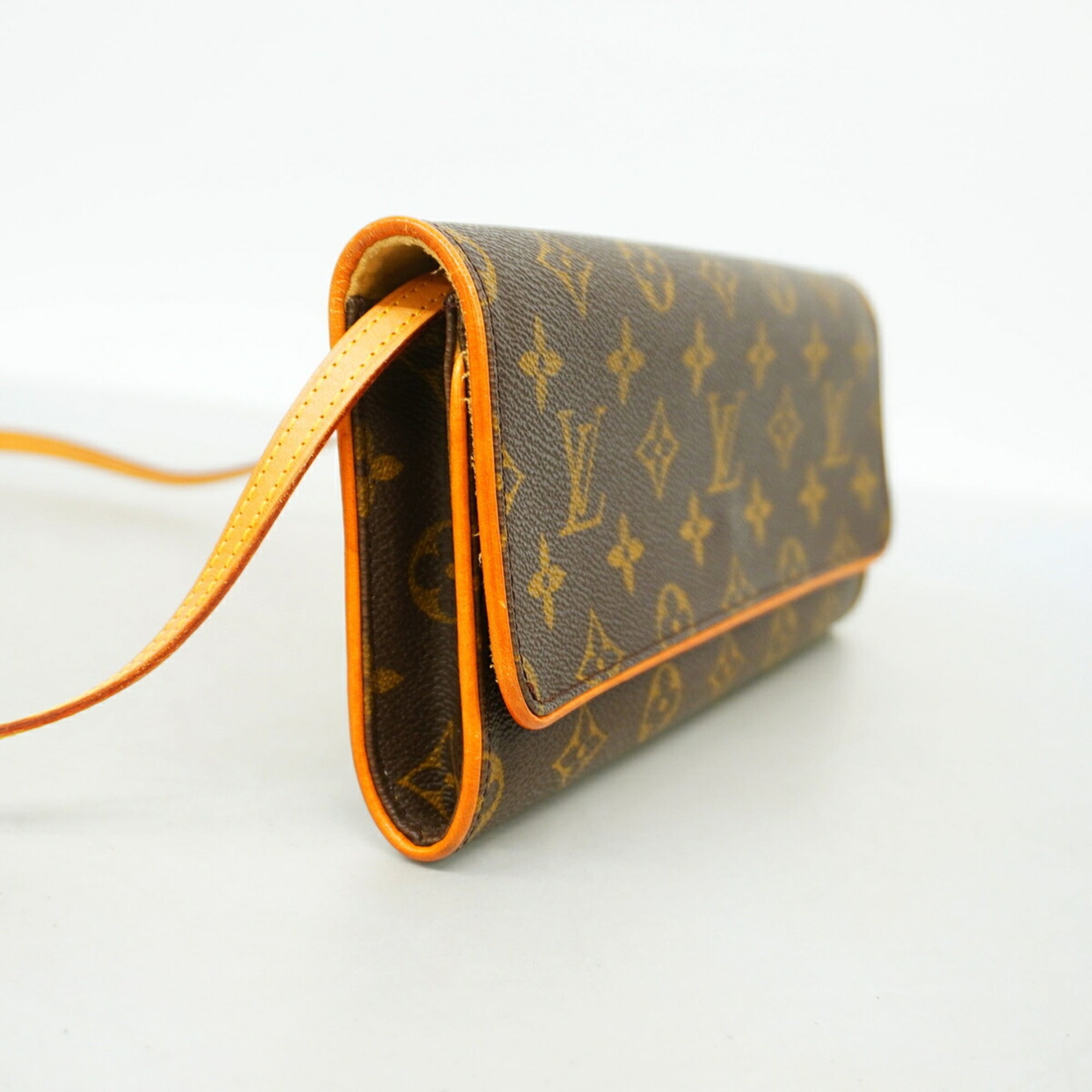Louis Vuitton Brown Shoulder Bag (Pre-Owned)