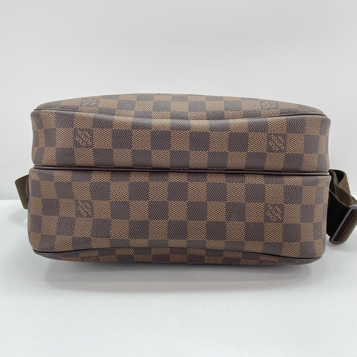 Louis Vuitton Brown Shoulder Bag (Pre-Owned)
