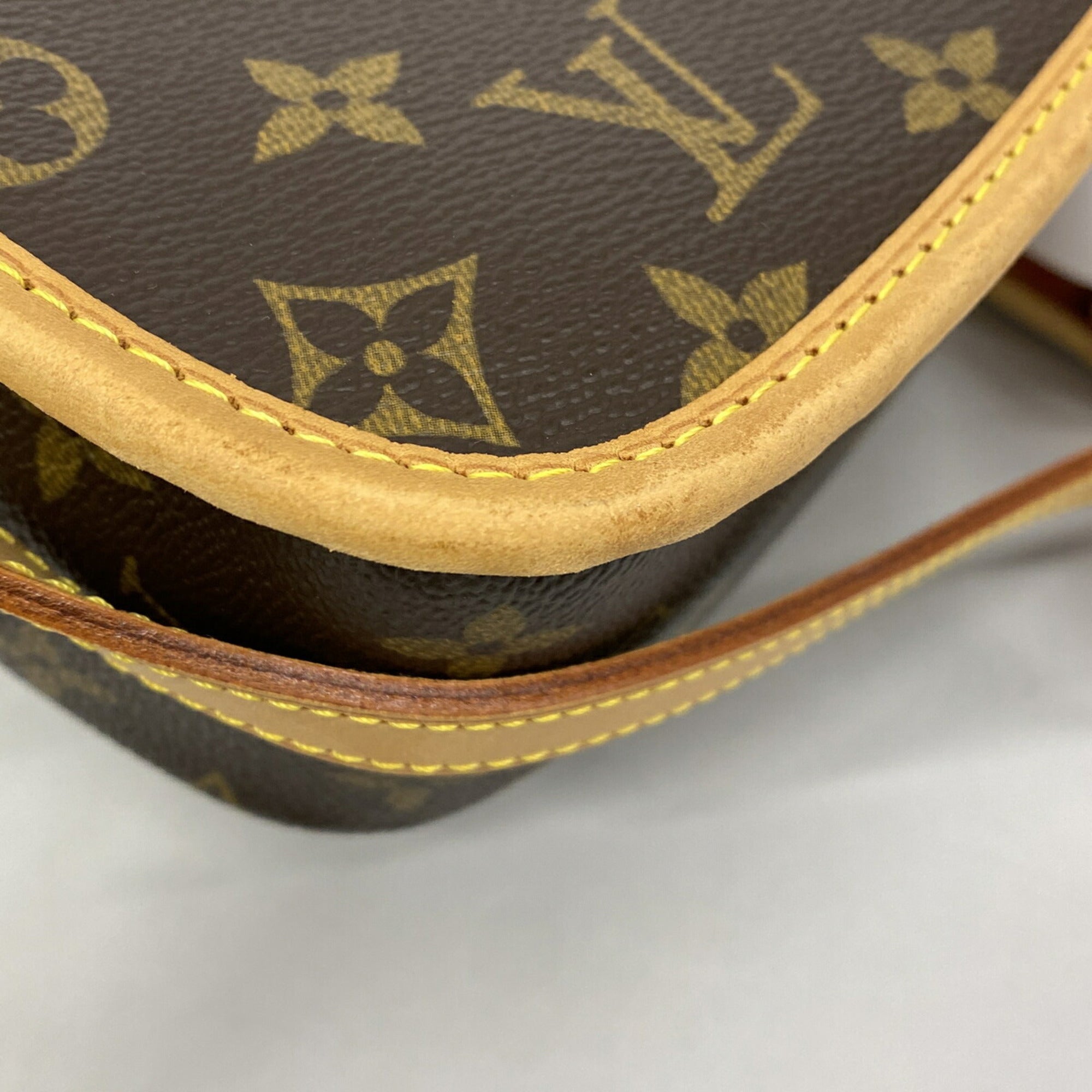 Louis Vuitton Brown Shoulder Bag (Pre-Owned)