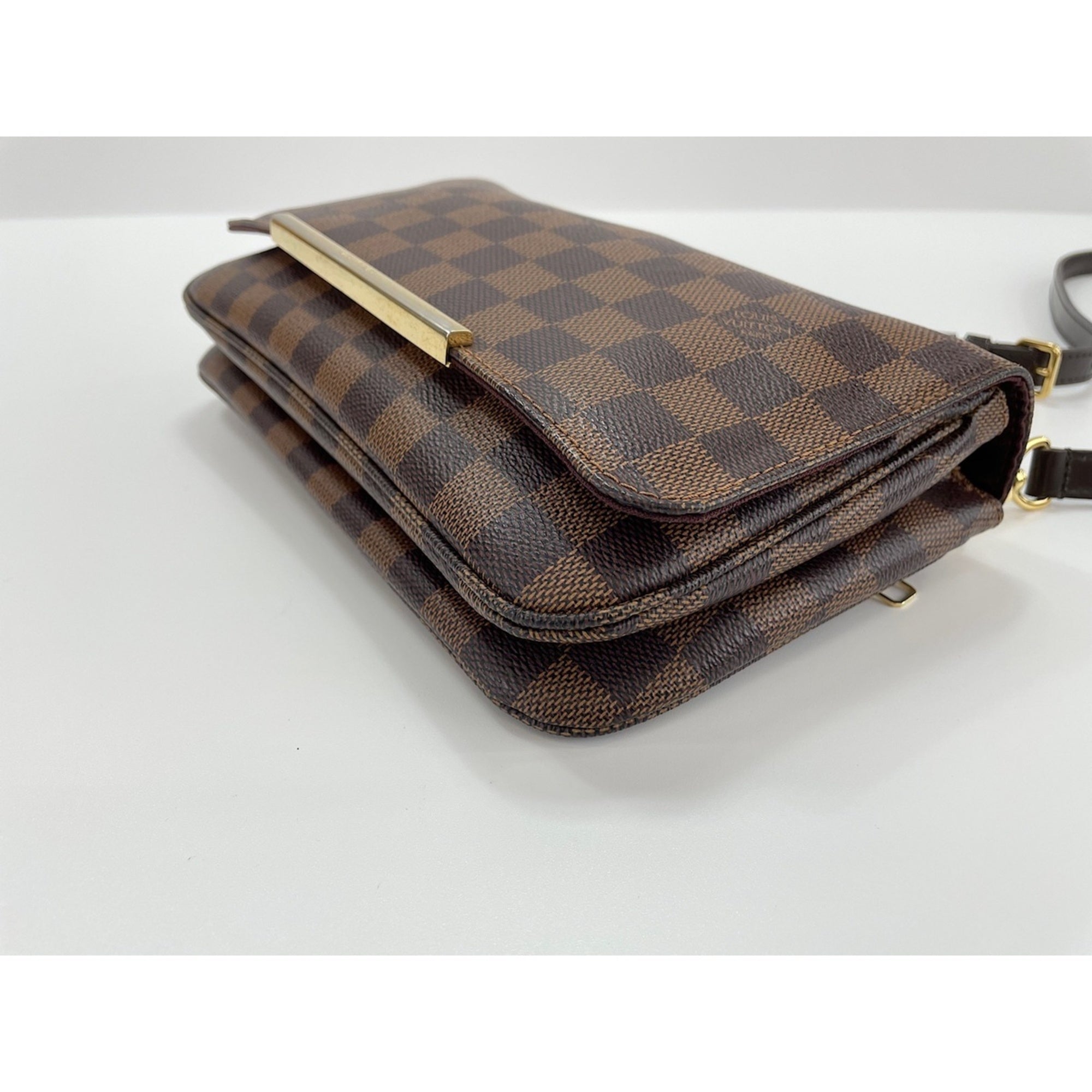 Louis Vuitton Brown Shoulder Bag (Pre-Owned)